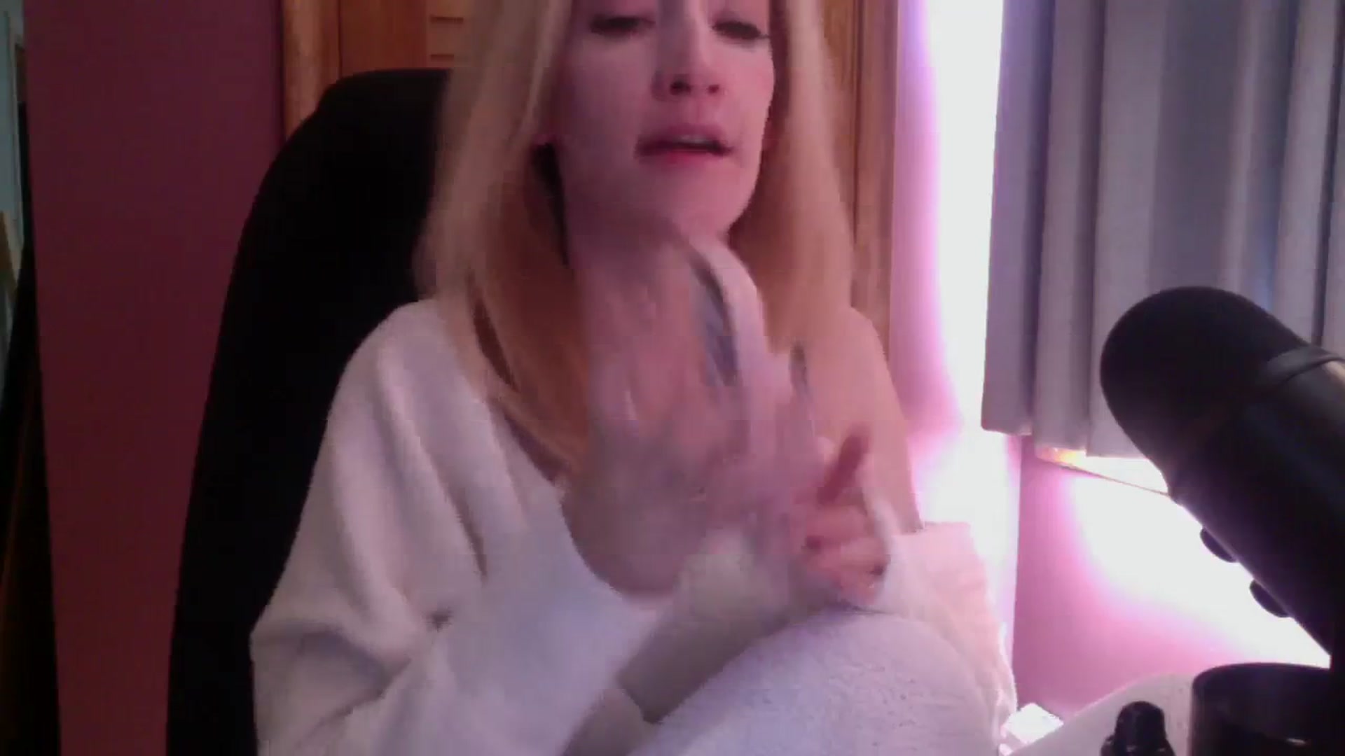 Gallery image thumbnail from KittyDarlingg's myfreecams stream on, 10/05/2023, 16:57 image 4 of 20