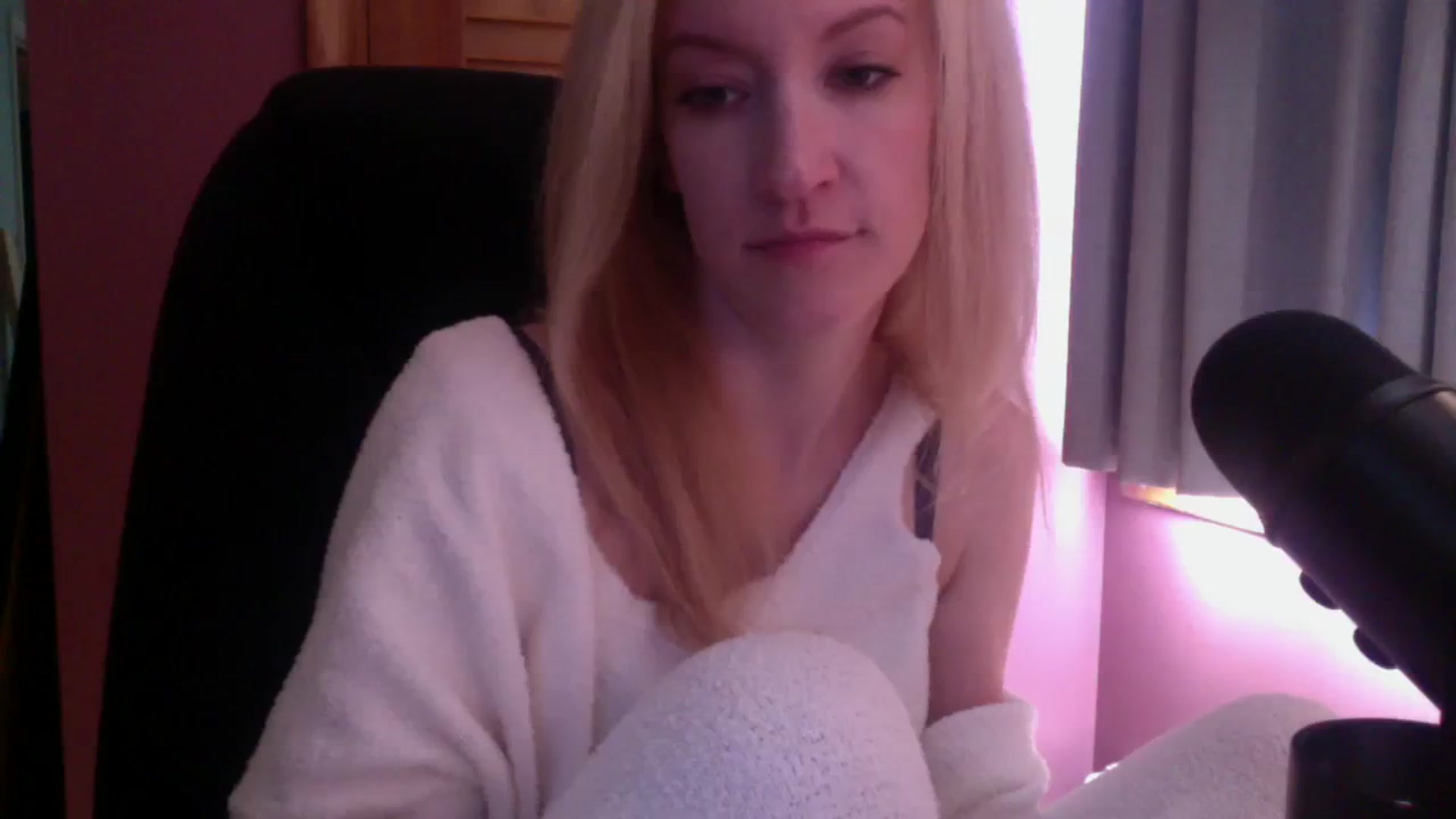 Gallery image thumbnail from KittyDarlingg's myfreecams stream on, 10/05/2023, 16:57 image 5 of 20