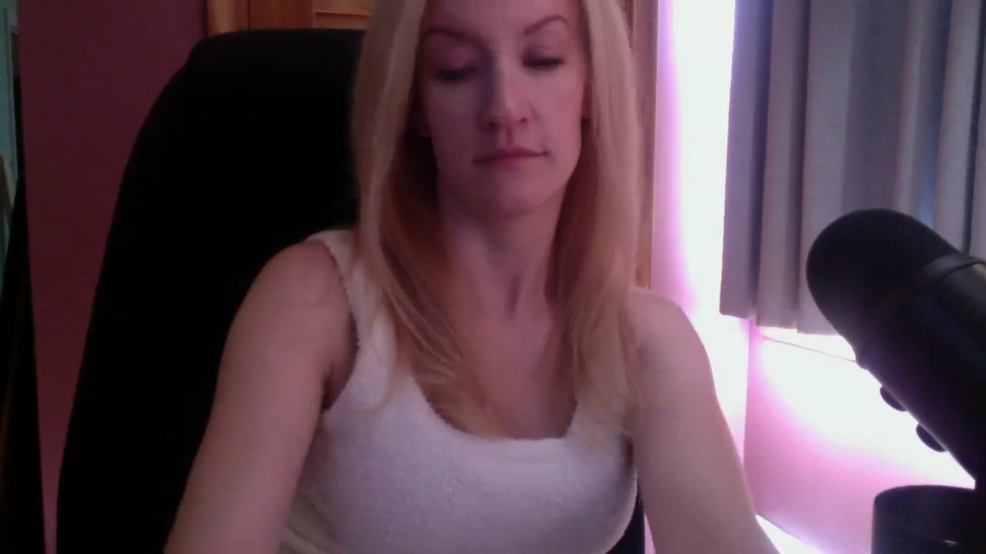 Gallery image thumbnail from KittyDarlingg's myfreecams stream on, 10/05/2023, 16:57 image 14 of 20