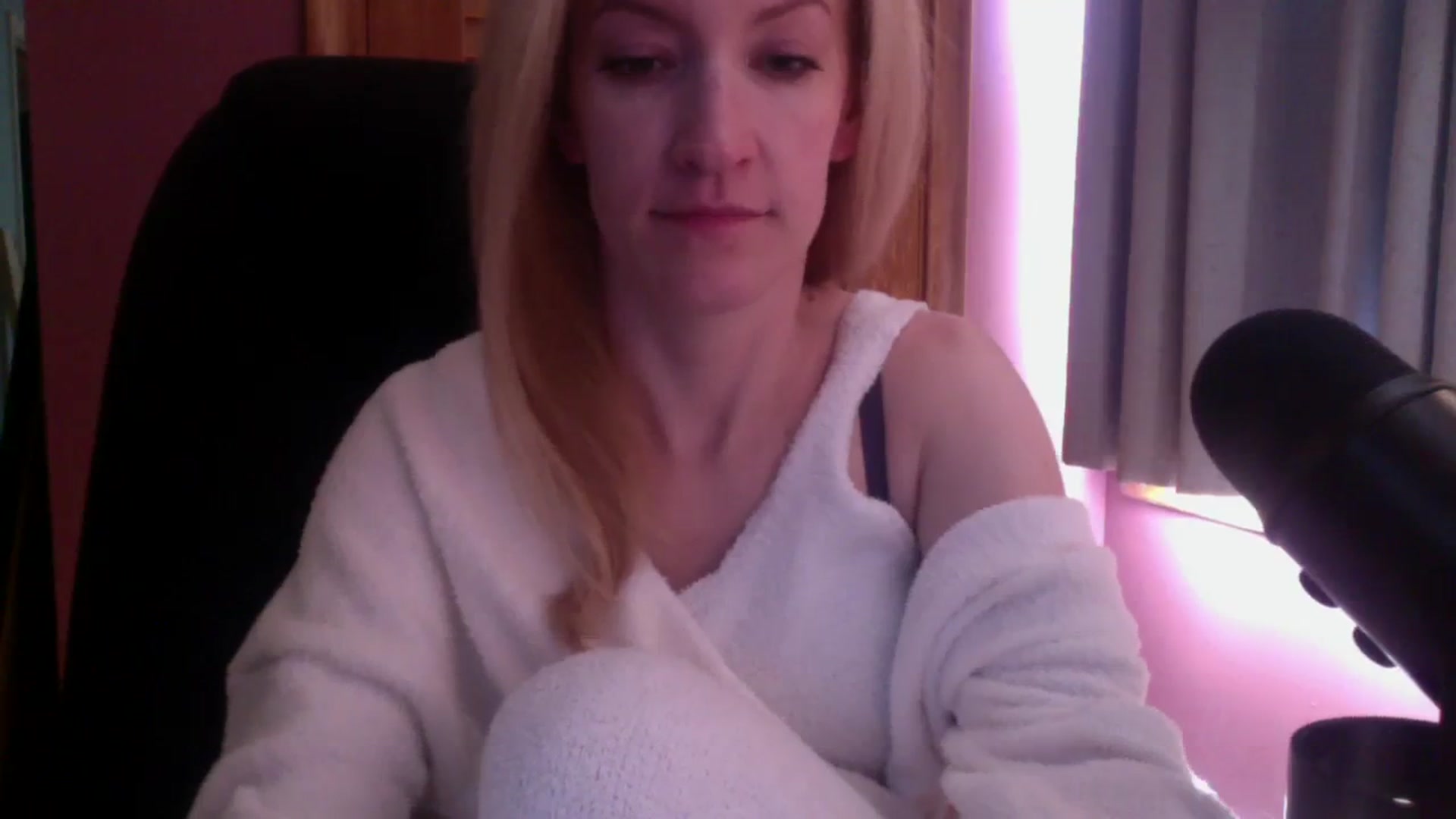 Gallery image thumbnail from KittyDarlingg's myfreecams stream on, 10/05/2023, 16:57 image 8 of 20
