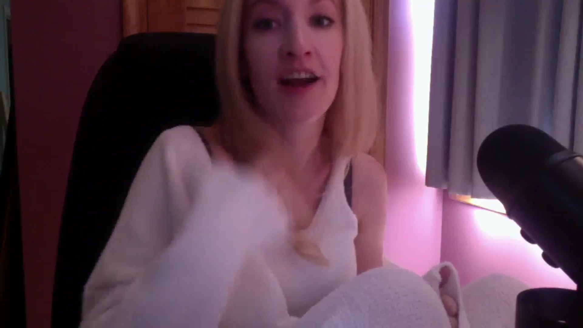 Gallery image thumbnail from KittyDarlingg's myfreecams stream on, 10/05/2023, 16:57 image 2 of 20