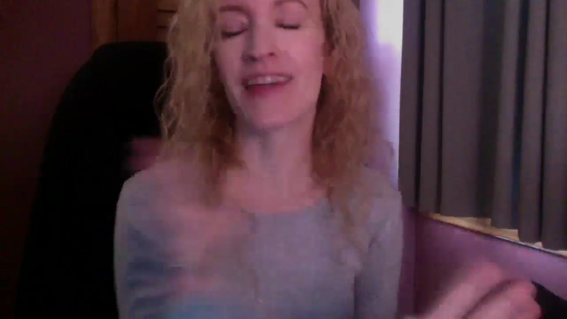Gallery image thumbnail from KittyDarlingg's myfreecams stream on, 10/19/2023, 17:29 image 10 of 20