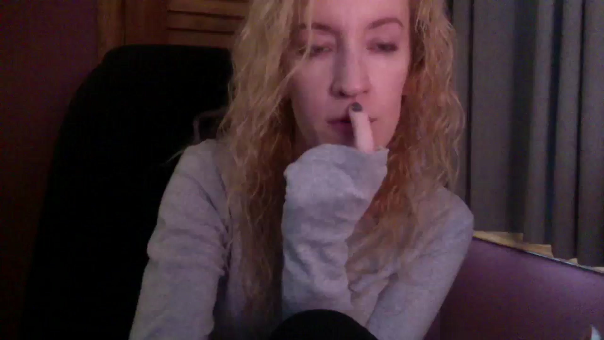 Gallery image thumbnail from KittyDarlingg's myfreecams stream on, 10/19/2023, 17:29 image 12 of 20