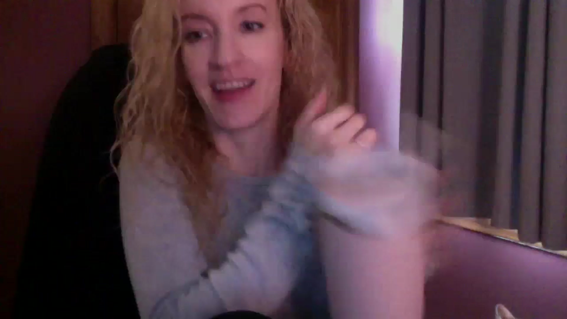 Gallery image thumbnail from KittyDarlingg's myfreecams stream on, 10/19/2023, 17:29 image 15 of 20