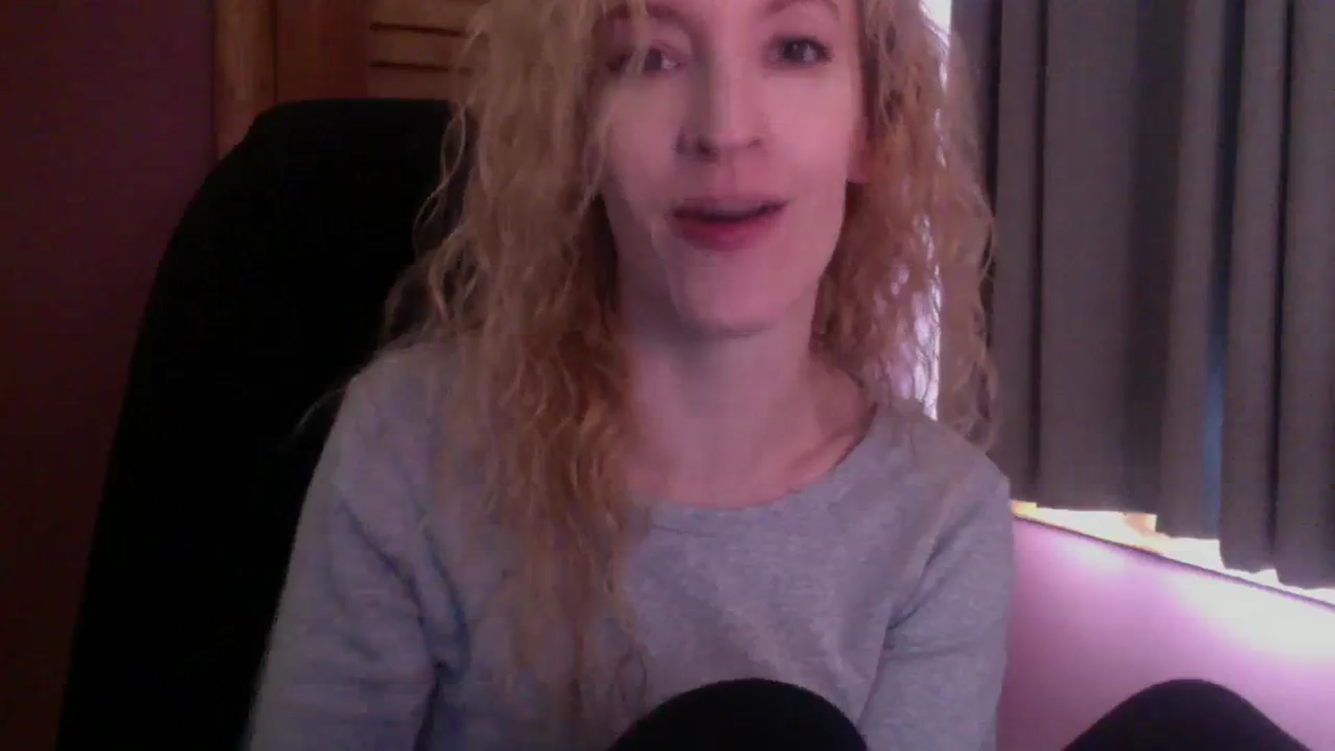 Gallery image thumbnail from KittyDarlingg's myfreecams stream on, 10/19/2023, 17:29 image 3 of 20