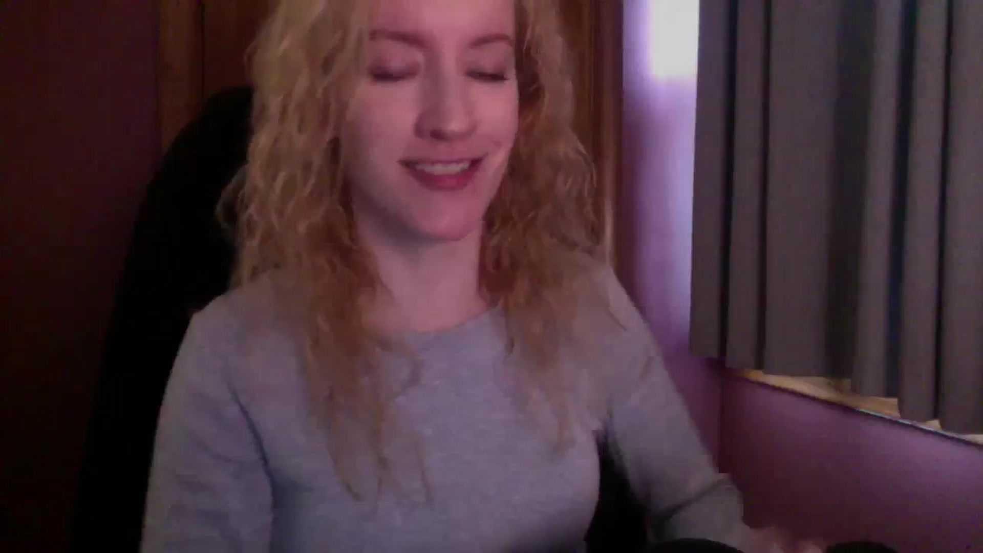 Gallery image thumbnail from KittyDarlingg's myfreecams stream on, 10/19/2023, 17:29 image 18 of 20