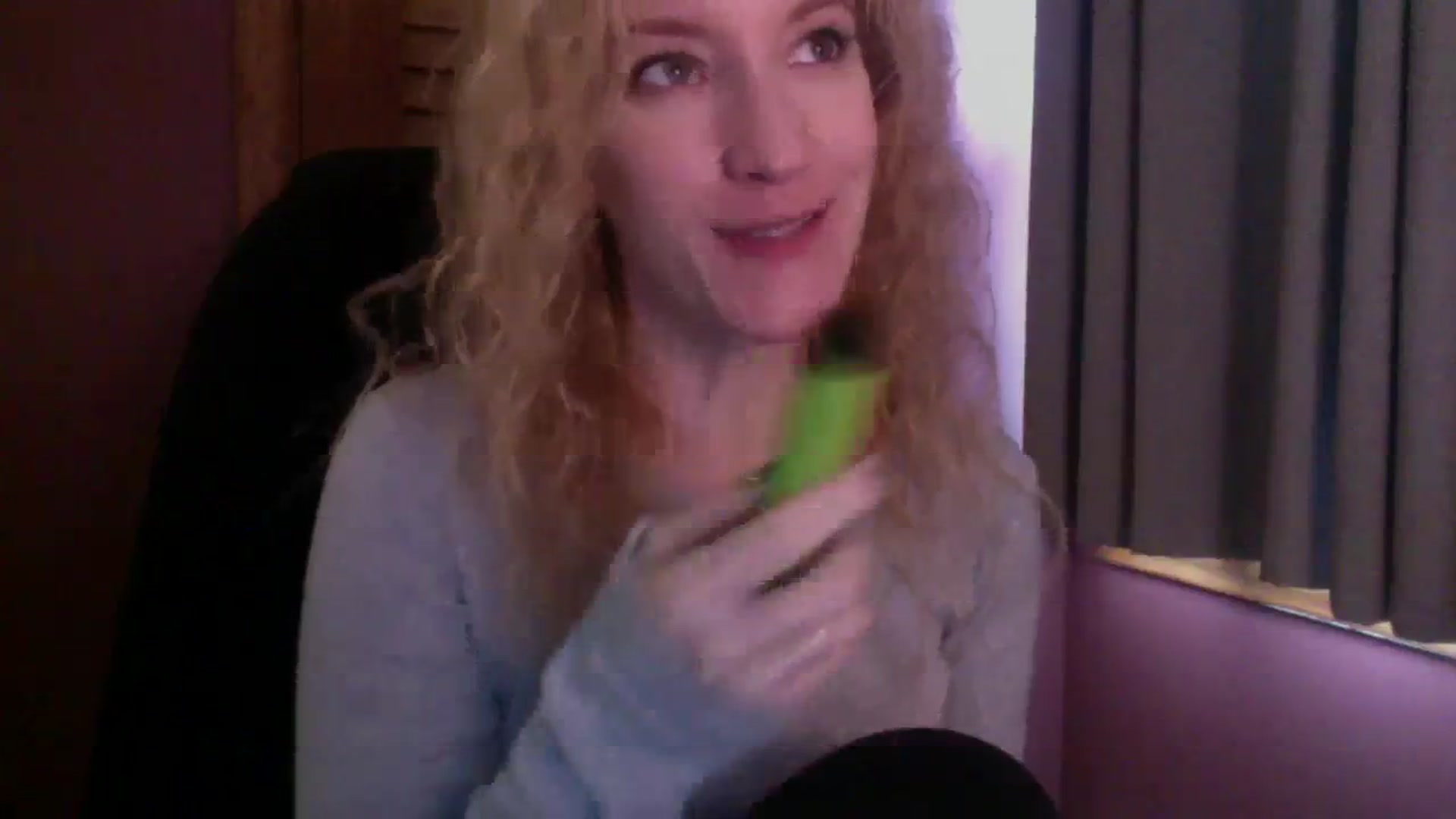 Gallery image thumbnail from KittyDarlingg's myfreecams stream on, 10/19/2023, 17:29 image 19 of 20