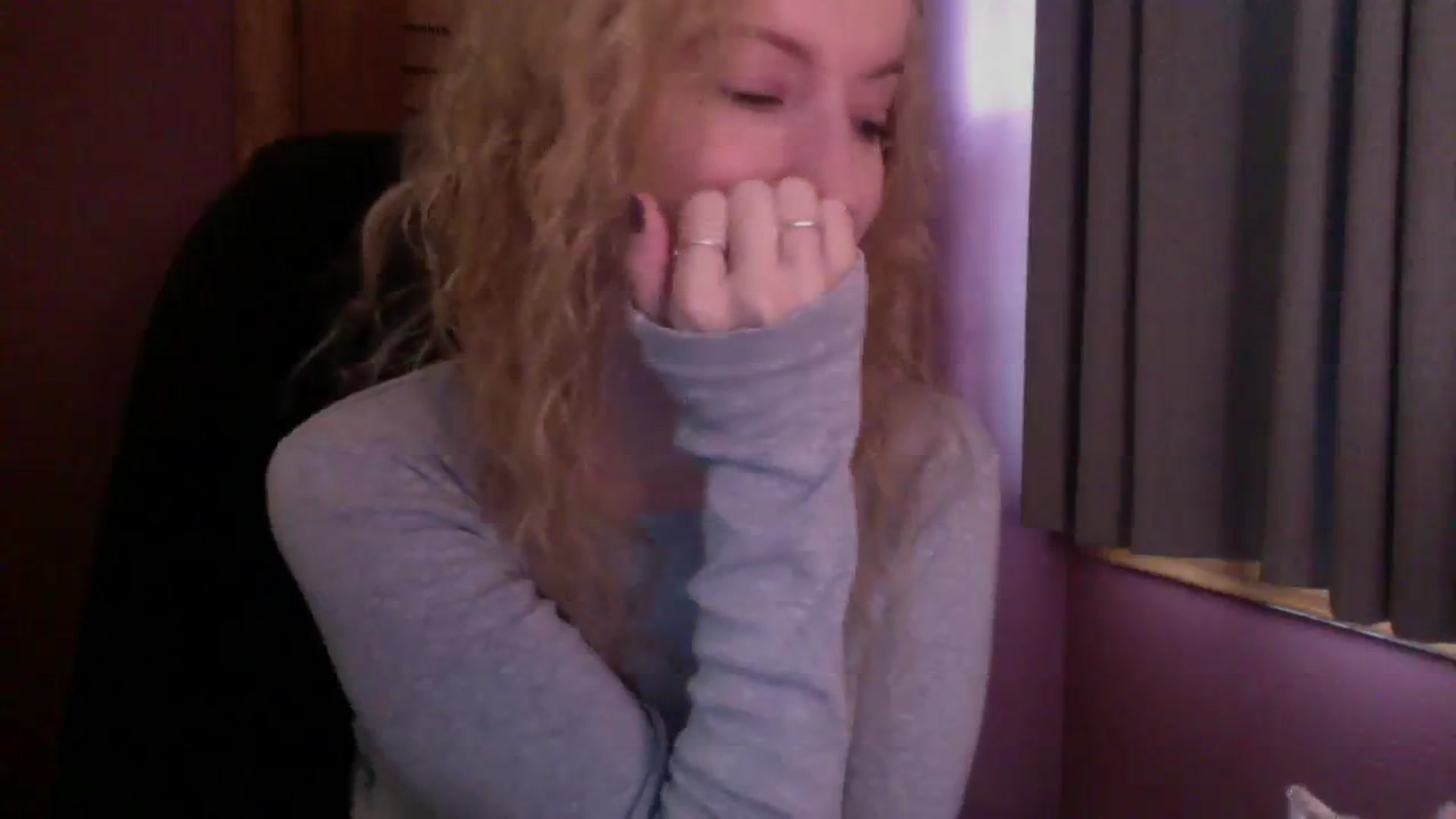 Gallery image thumbnail from KittyDarlingg's myfreecams stream on, 10/19/2023, 17:29 image 11 of 20