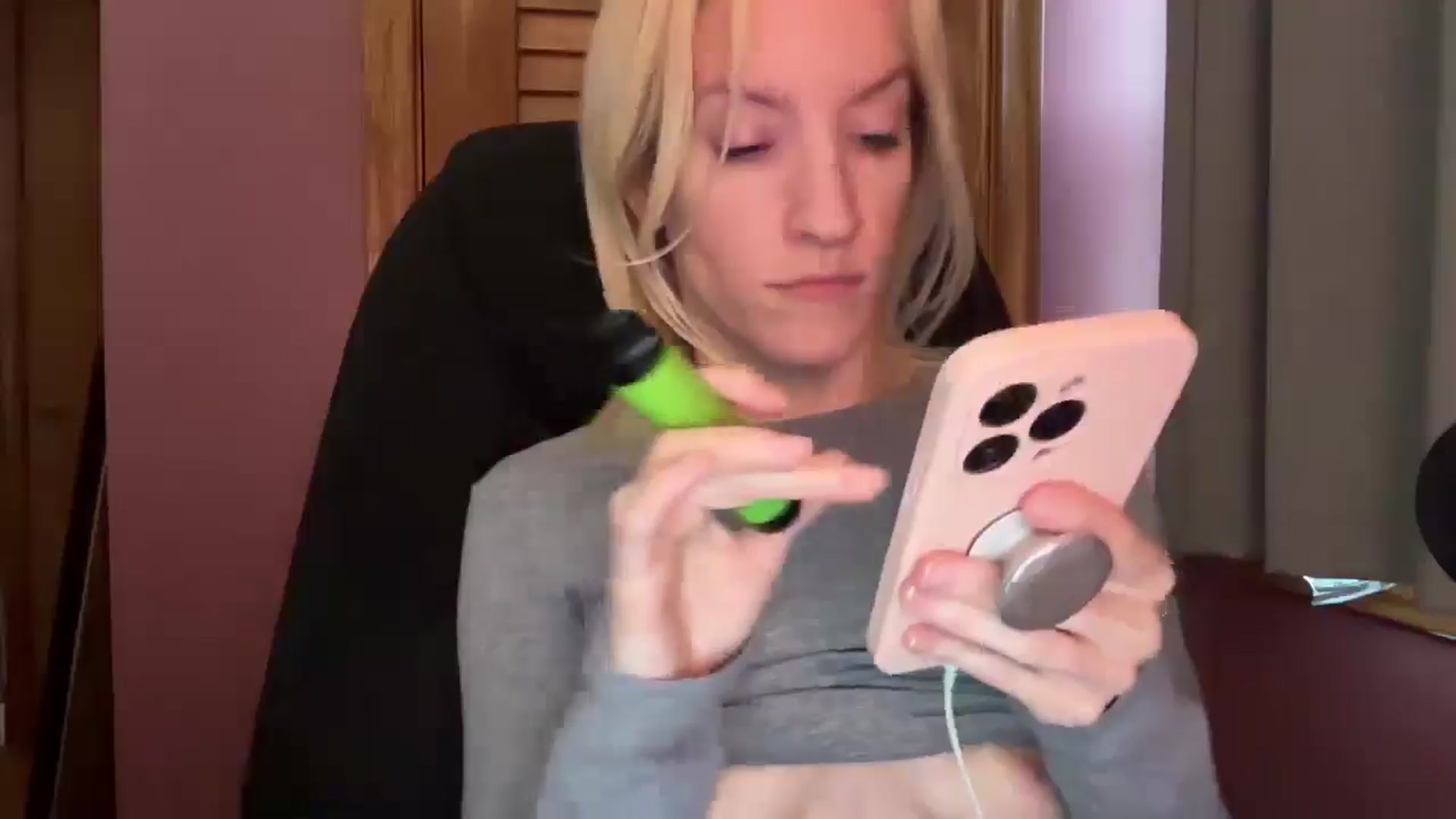 Gallery image thumbnail from KittyDarlingg's myfreecams stream on, 12/05/2024, 20:59 image 10 of 20