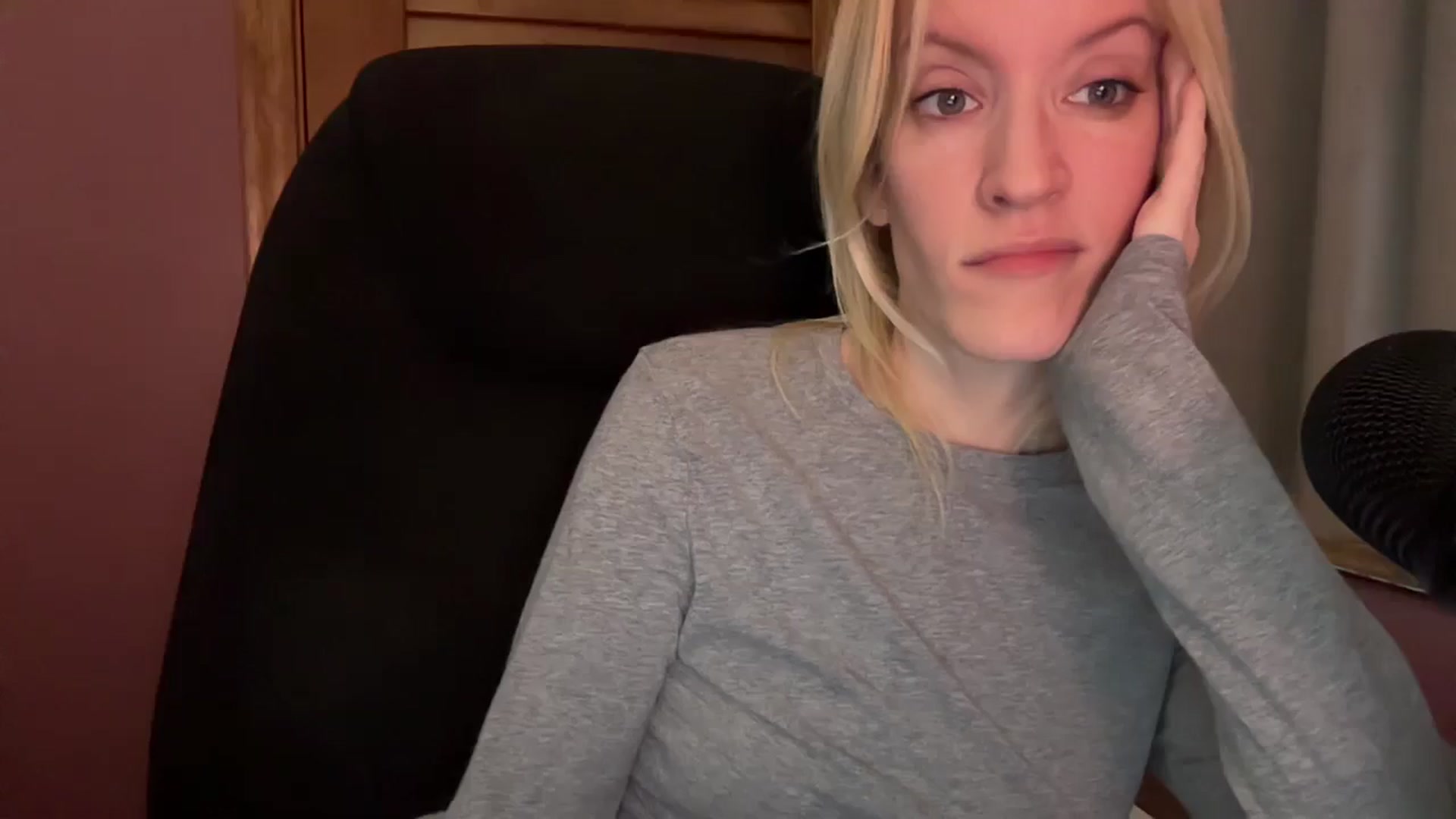 Gallery image thumbnail from KittyDarlingg's myfreecams stream on, 12/05/2024, 20:59 image 20 of 20