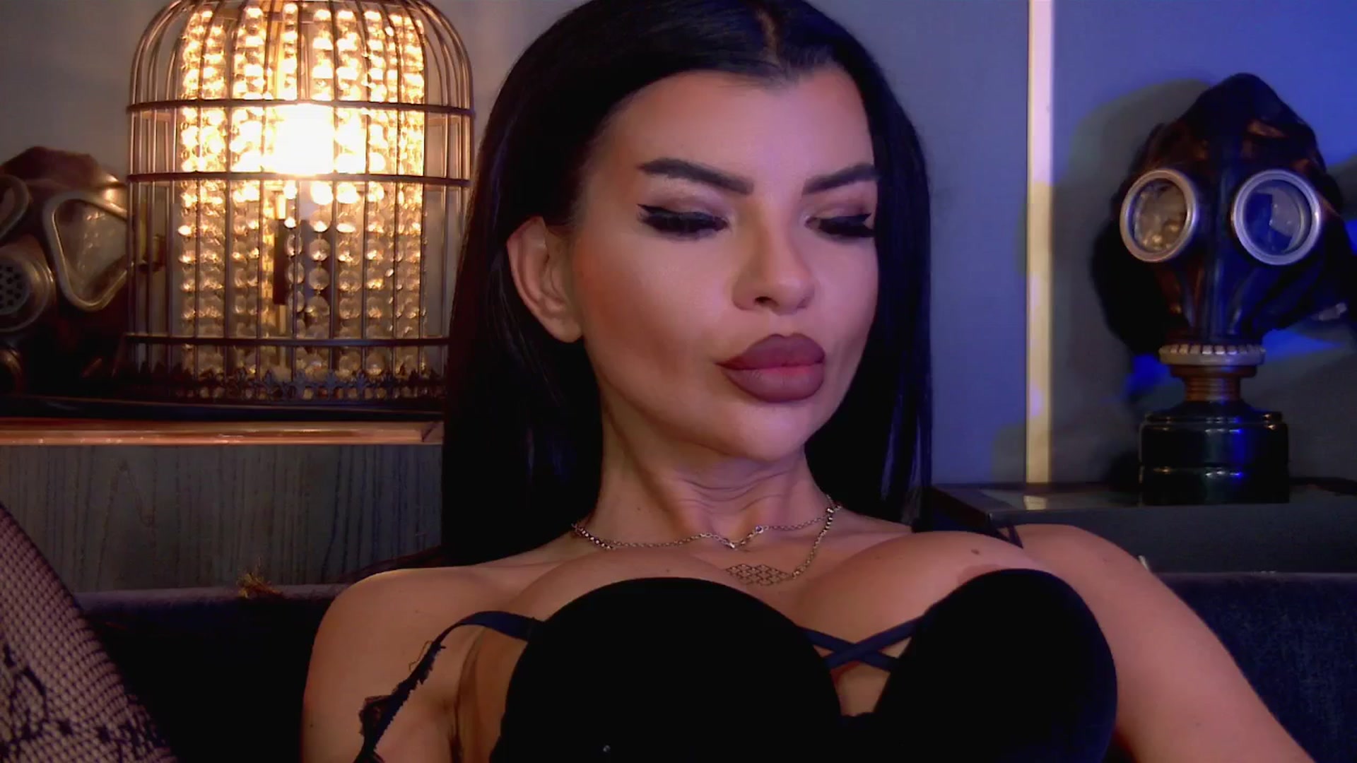 Gallery image thumbnail from KittyDiamond5's myfreecams stream on, 11/03/2025, 16:08 image 15 of 20