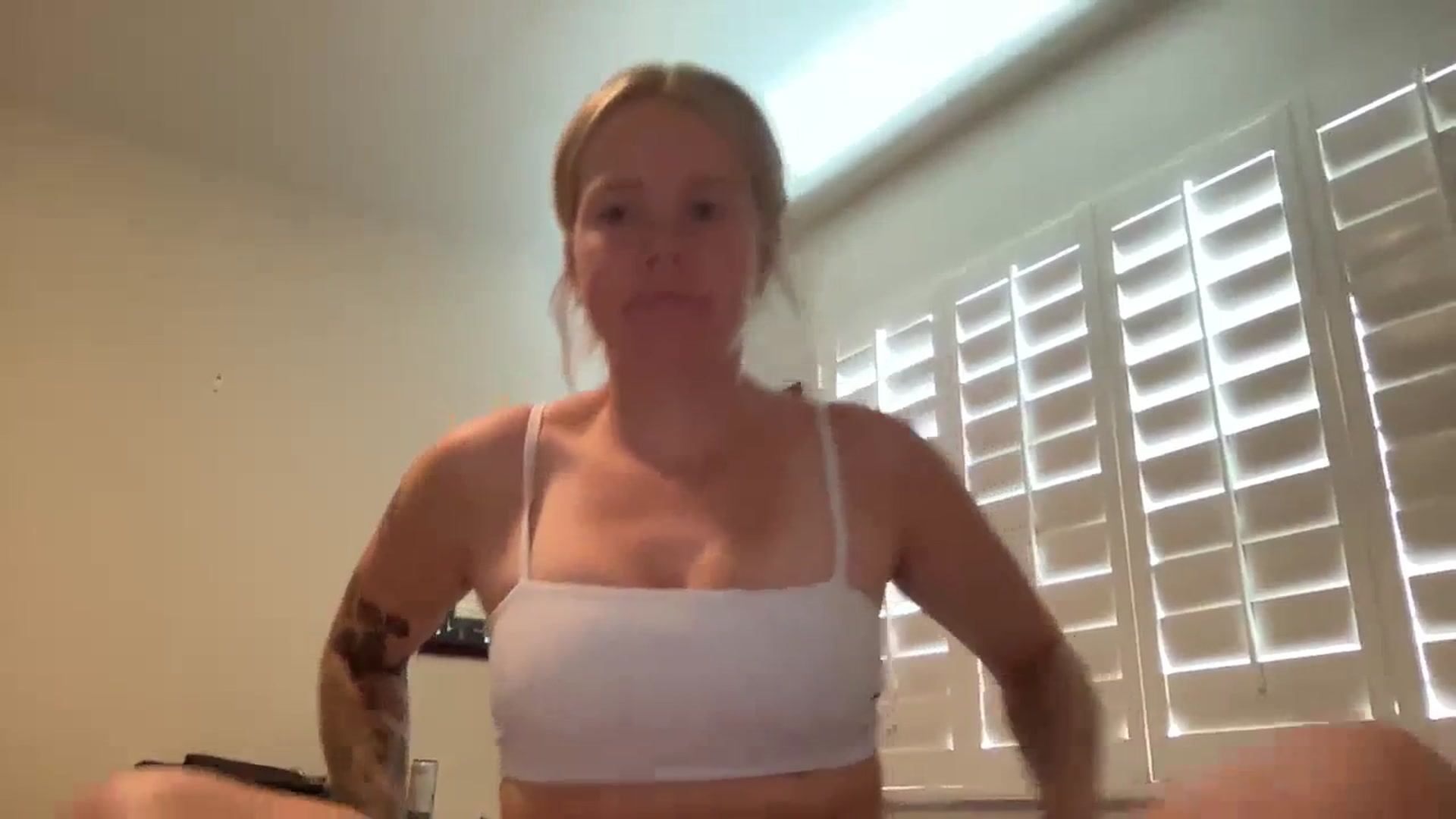Gallery image thumbnail from KittyKat29's myfreecams stream on, 08/16/2023, 18:28 image 10 of 20
