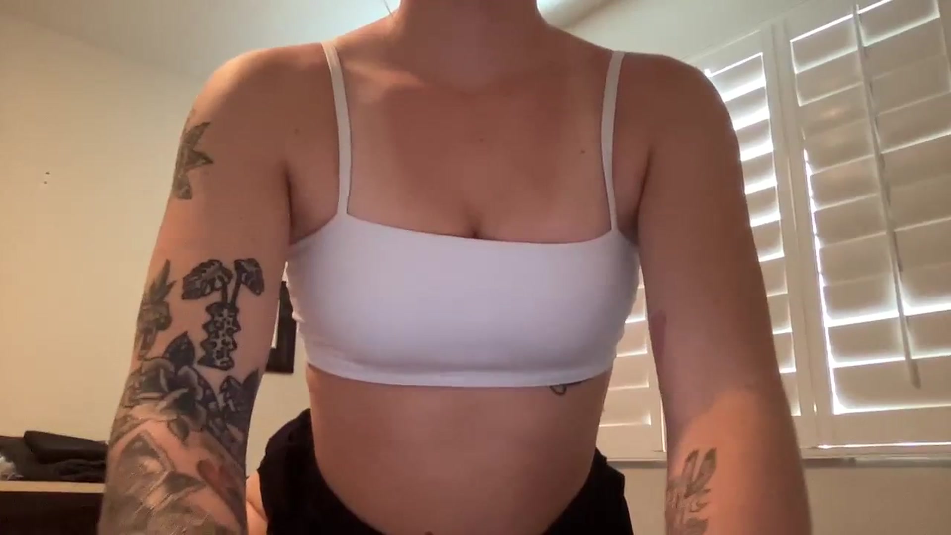 Gallery image thumbnail from KittyKat29's myfreecams stream on, 08/16/2023, 18:28 image 14 of 20