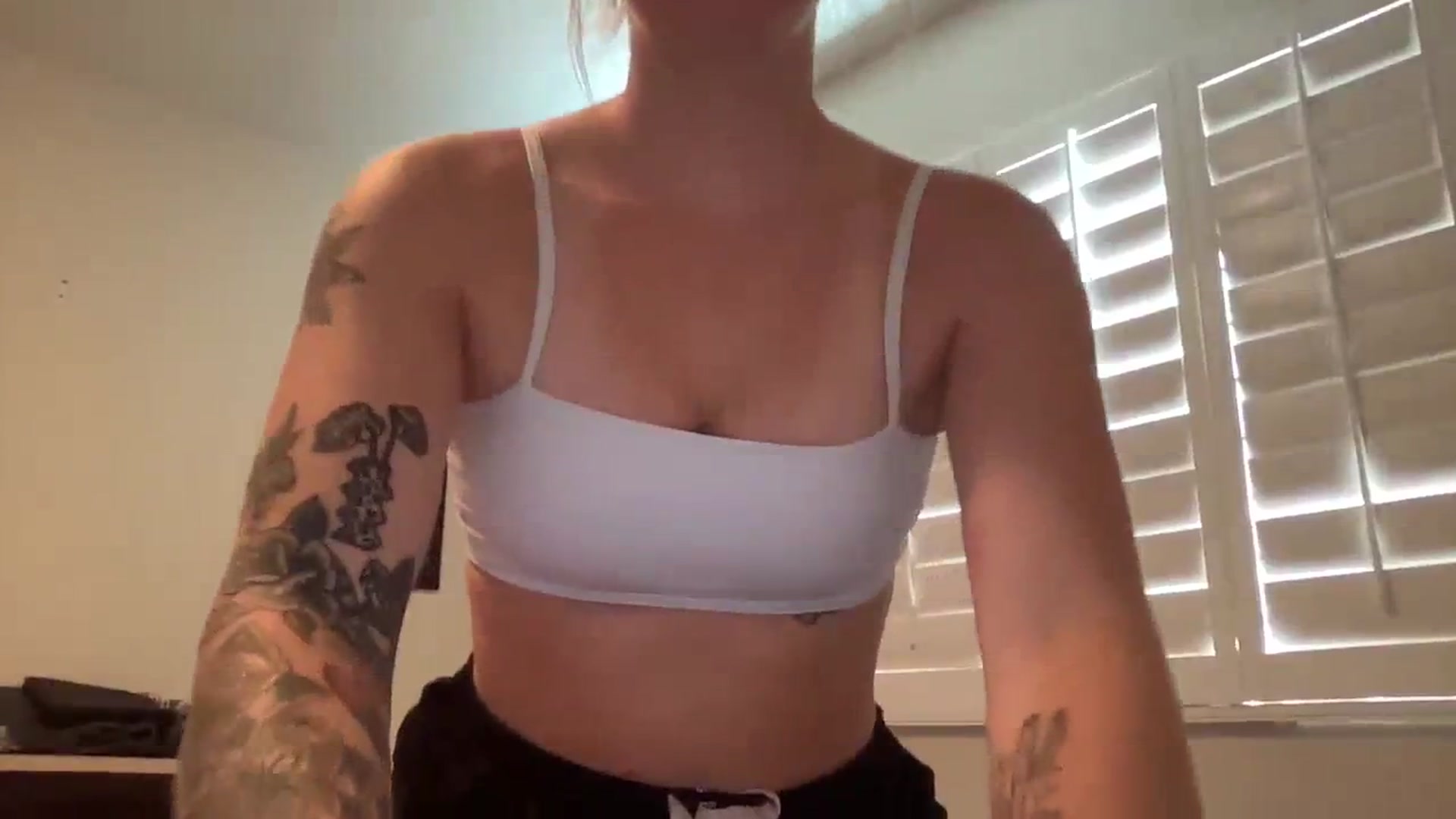 Gallery image thumbnail from KittyKat29's myfreecams stream on, 08/16/2023, 18:28 image 13 of 20