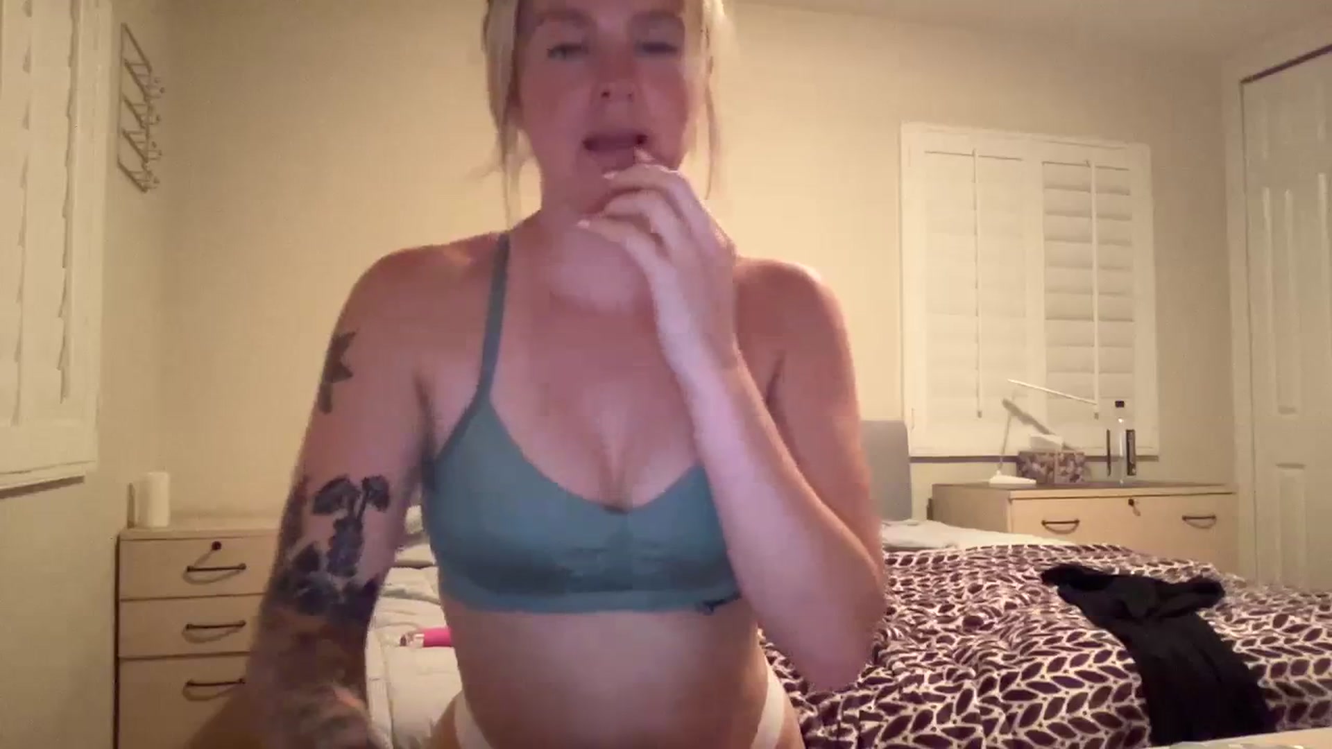 Gallery image thumbnail from KittyKat29's myfreecams stream on, 08/17/2023, 04:52 image 16 of 20