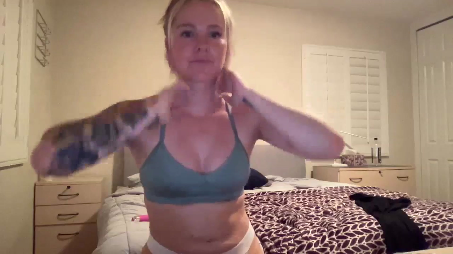 Gallery image thumbnail from KittyKat29's myfreecams stream on, 08/17/2023, 04:52 image 12 of 20