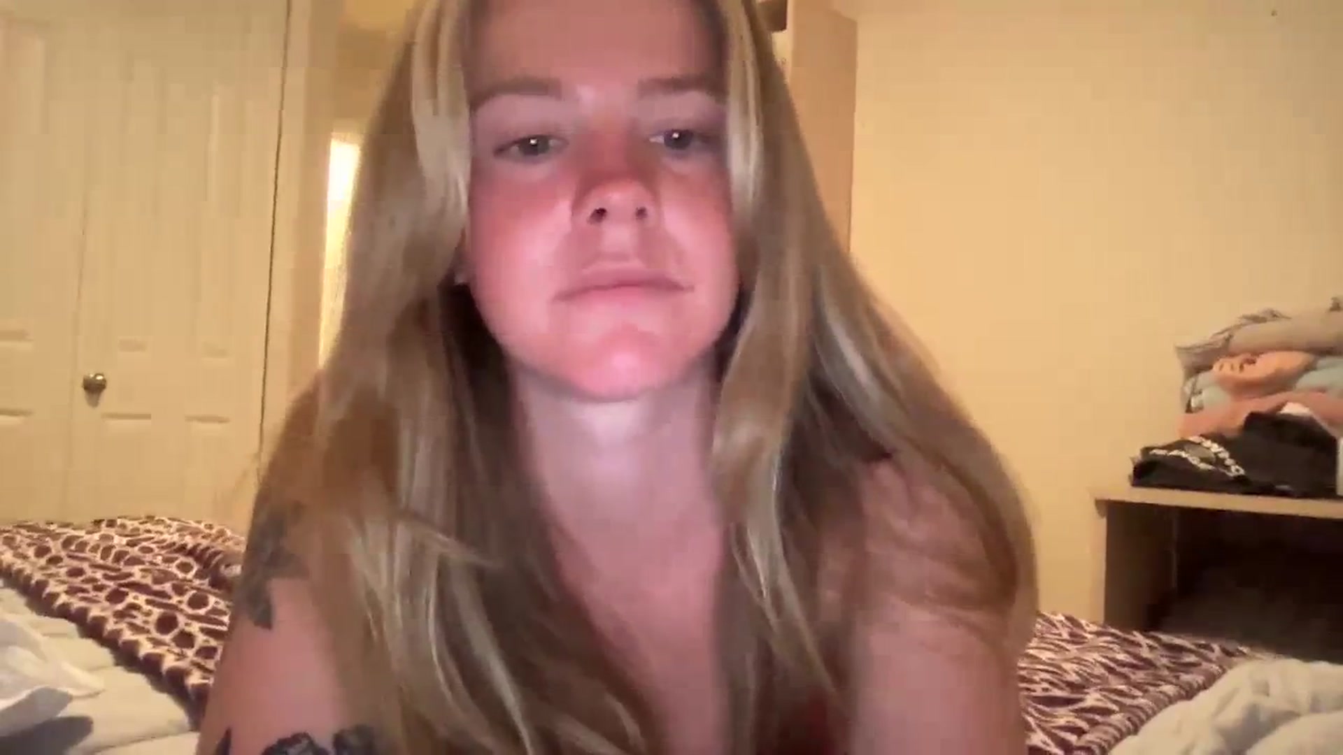 Gallery image thumbnail from KittyKat29's myfreecams stream on, 08/18/2023, 01:29 image 19 of 20