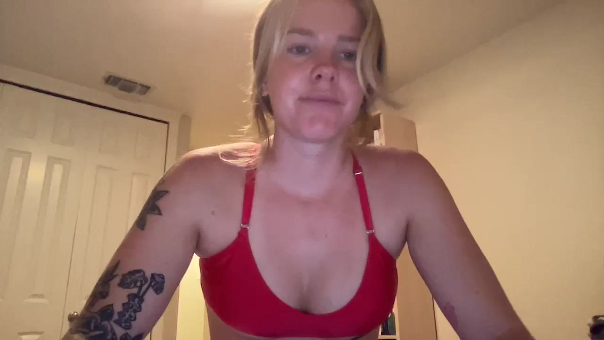 Gallery image thumbnail from KittyKat29's myfreecams stream on, 08/18/2023, 02:33 image 6 of 20