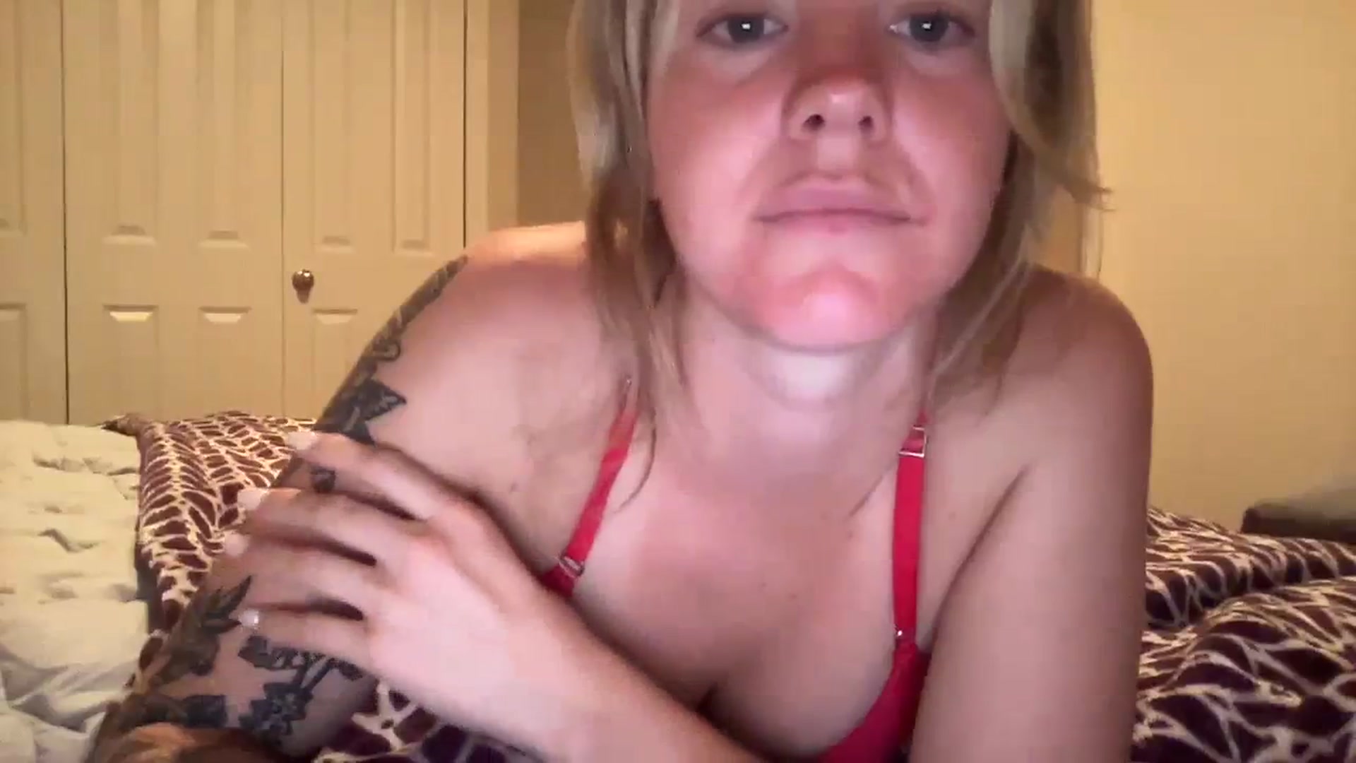 Gallery image thumbnail from KittyKat29's myfreecams stream on, 08/18/2023, 03:07 image 16 of 20
