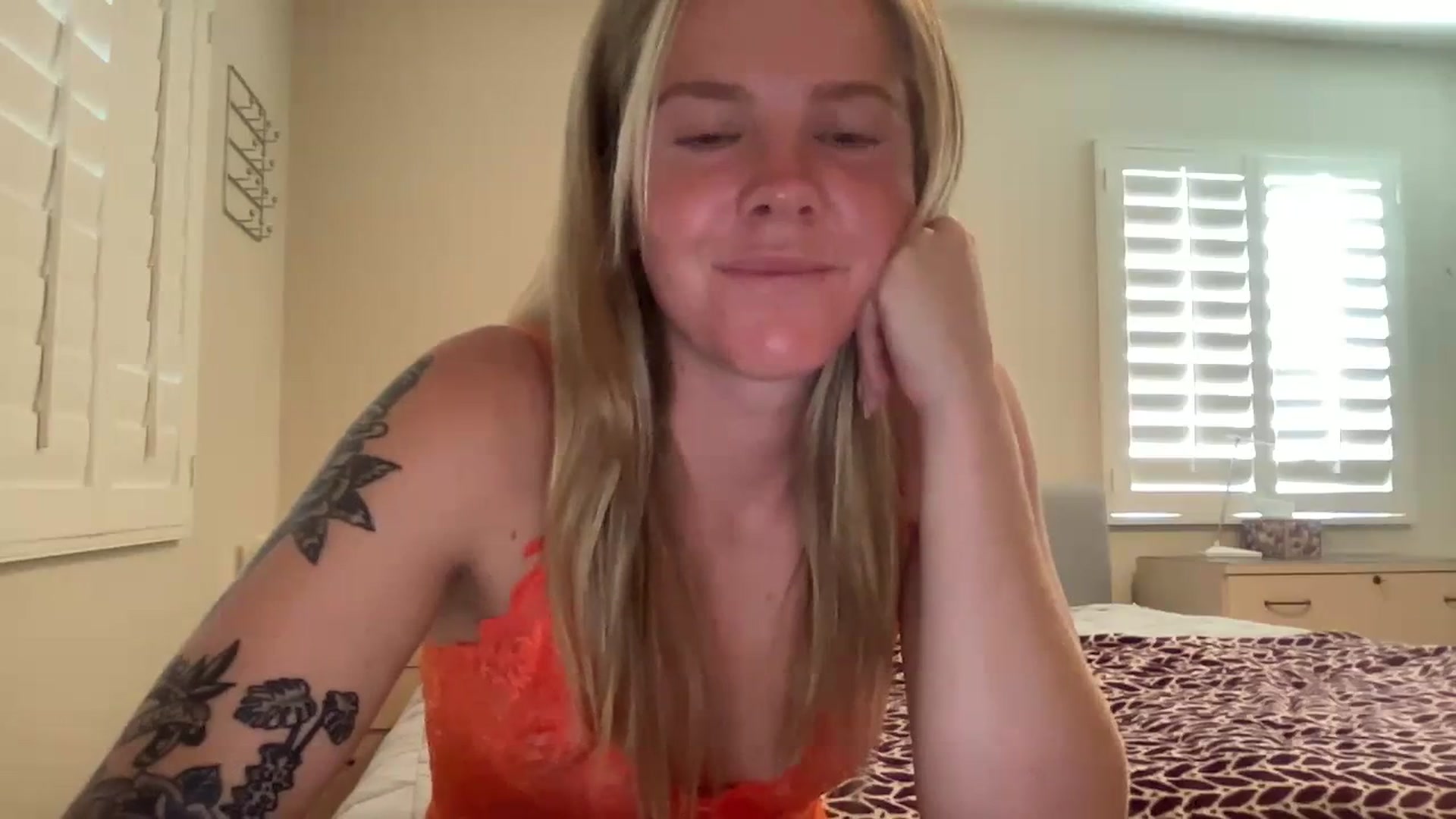 Gallery image thumbnail from KittyKat29's myfreecams stream on, 08/19/2023, 24:07 image 15 of 20