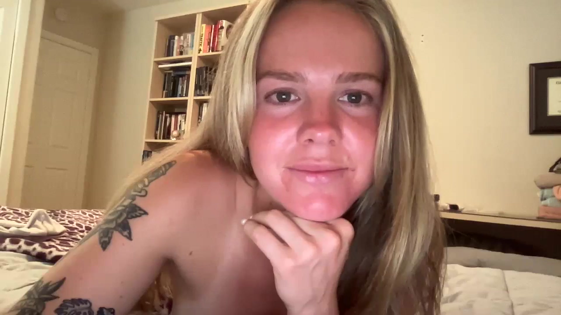 Gallery image thumbnail from KittyKat29's myfreecams stream on, 08/19/2023, 01:08 image 19 of 20