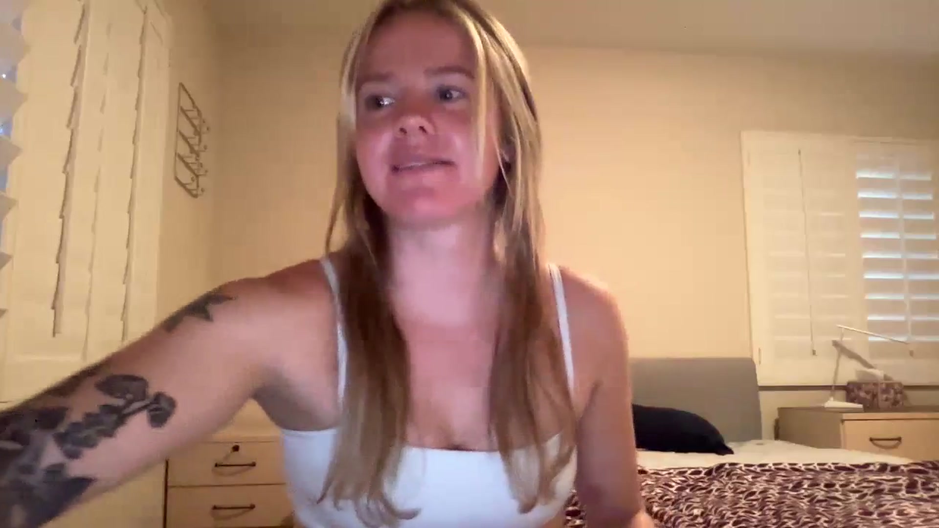 Gallery image thumbnail from KittyKat29's myfreecams stream on, 08/19/2023, 03:02 image 6 of 20
