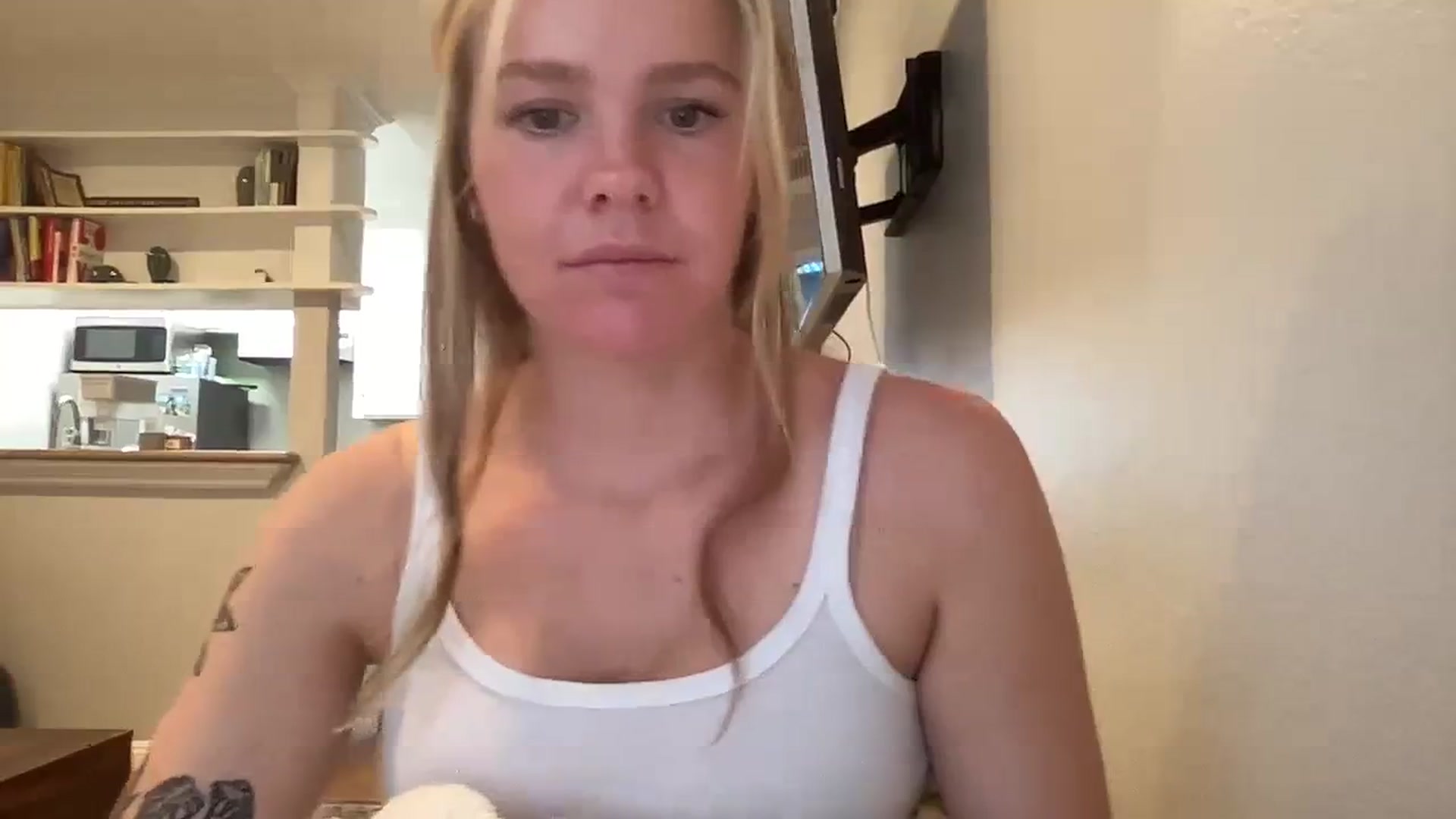 Gallery image thumbnail from KittyKat29's myfreecams stream on, 08/21/2023, 20:46 image 3 of 20