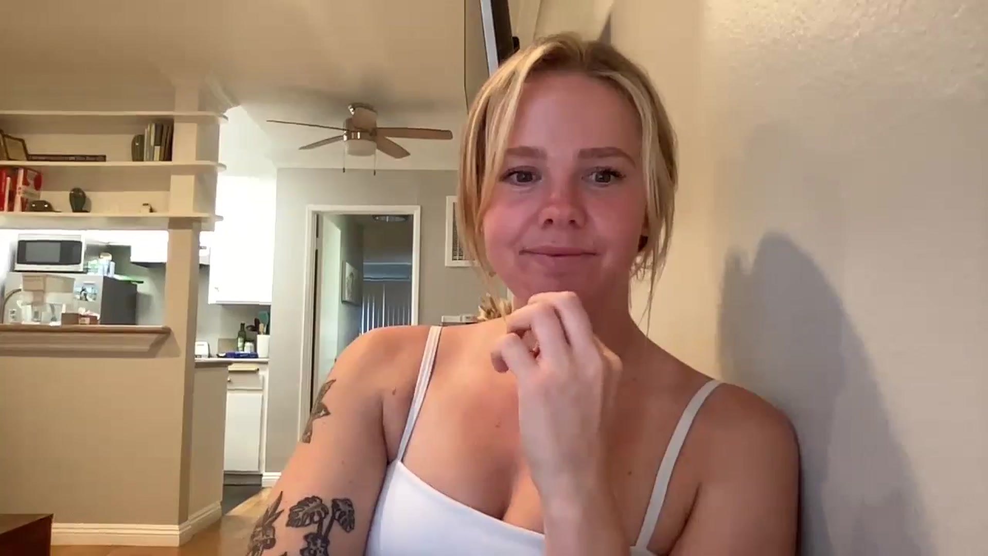 Gallery image thumbnail from KittyKat29's myfreecams stream on, 08/21/2023, 23:53 image 8 of 20