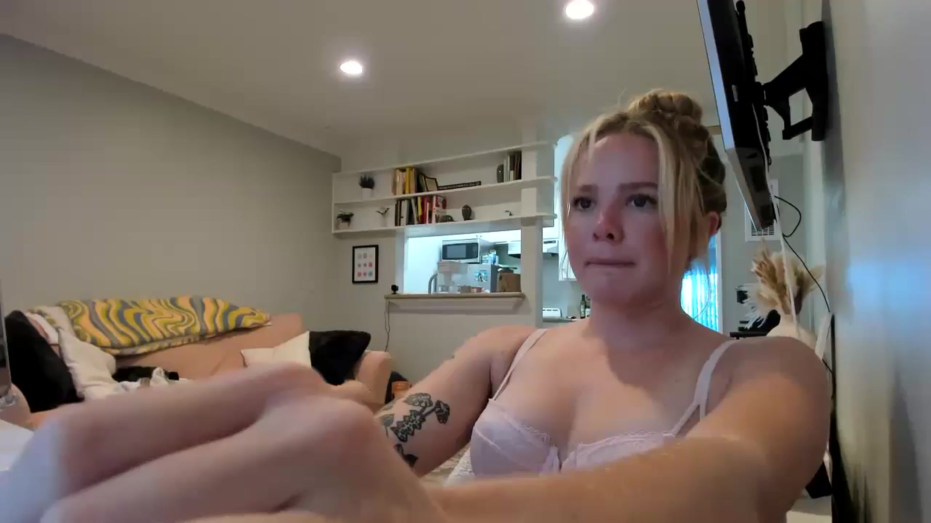 Gallery image thumbnail from KittyKat29's myfreecams stream on, 08/22/2023, 21:54 image 3 of 20