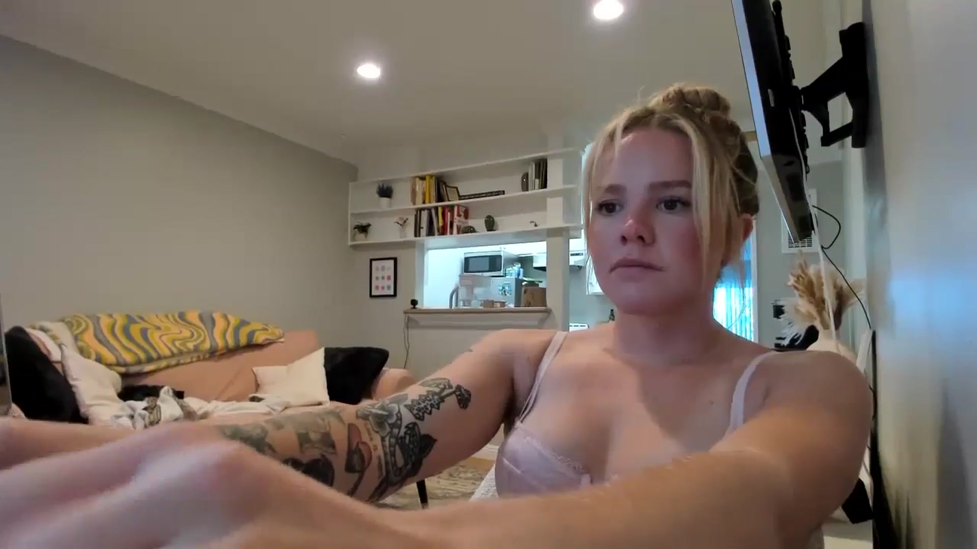Gallery image thumbnail from KittyKat29's myfreecams stream on, 08/22/2023, 21:54 image 2 of 20