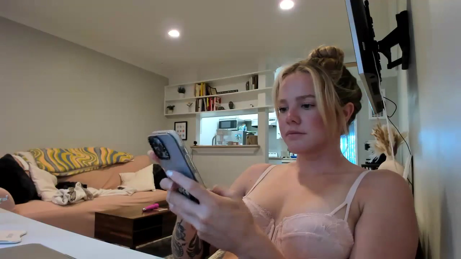 Gallery image thumbnail from KittyKat29's myfreecams stream on, 08/22/2023, 21:54 image 6 of 20