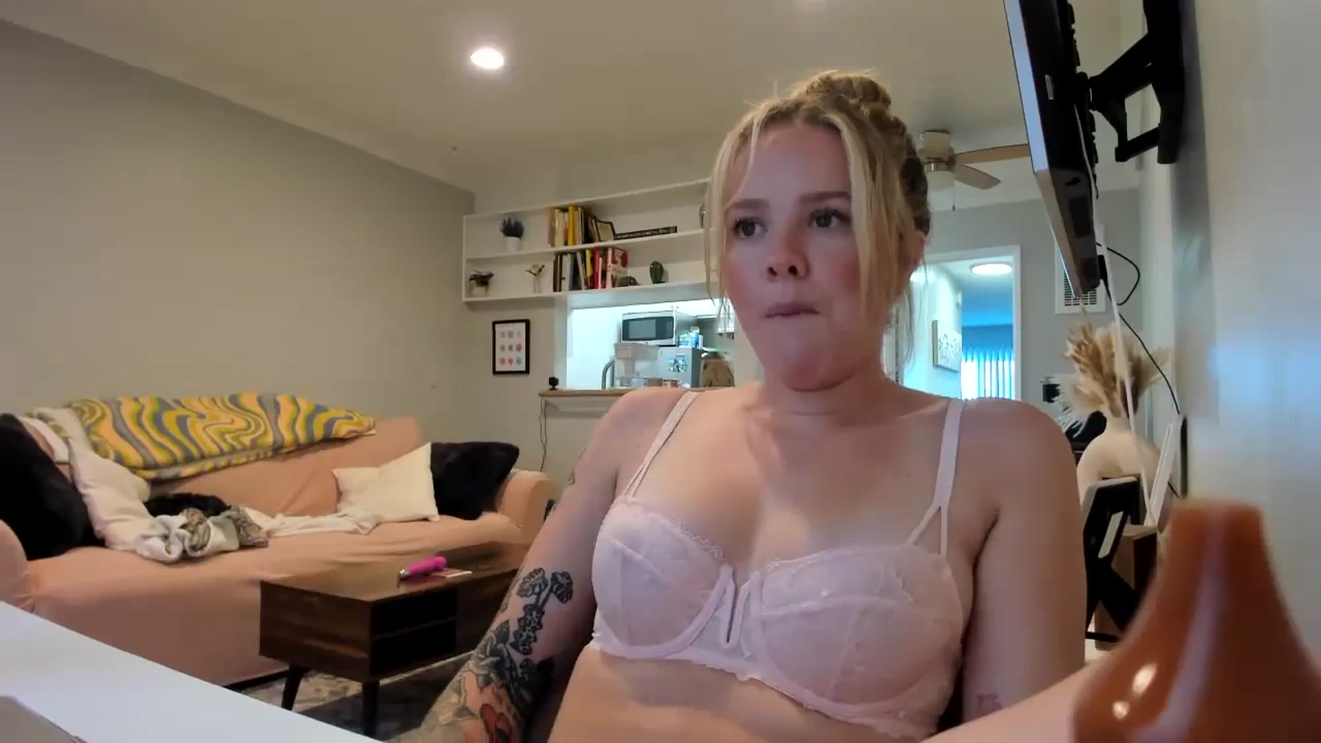 Gallery image thumbnail from KittyKat29's myfreecams stream on, 08/22/2023, 21:54 image 13 of 20