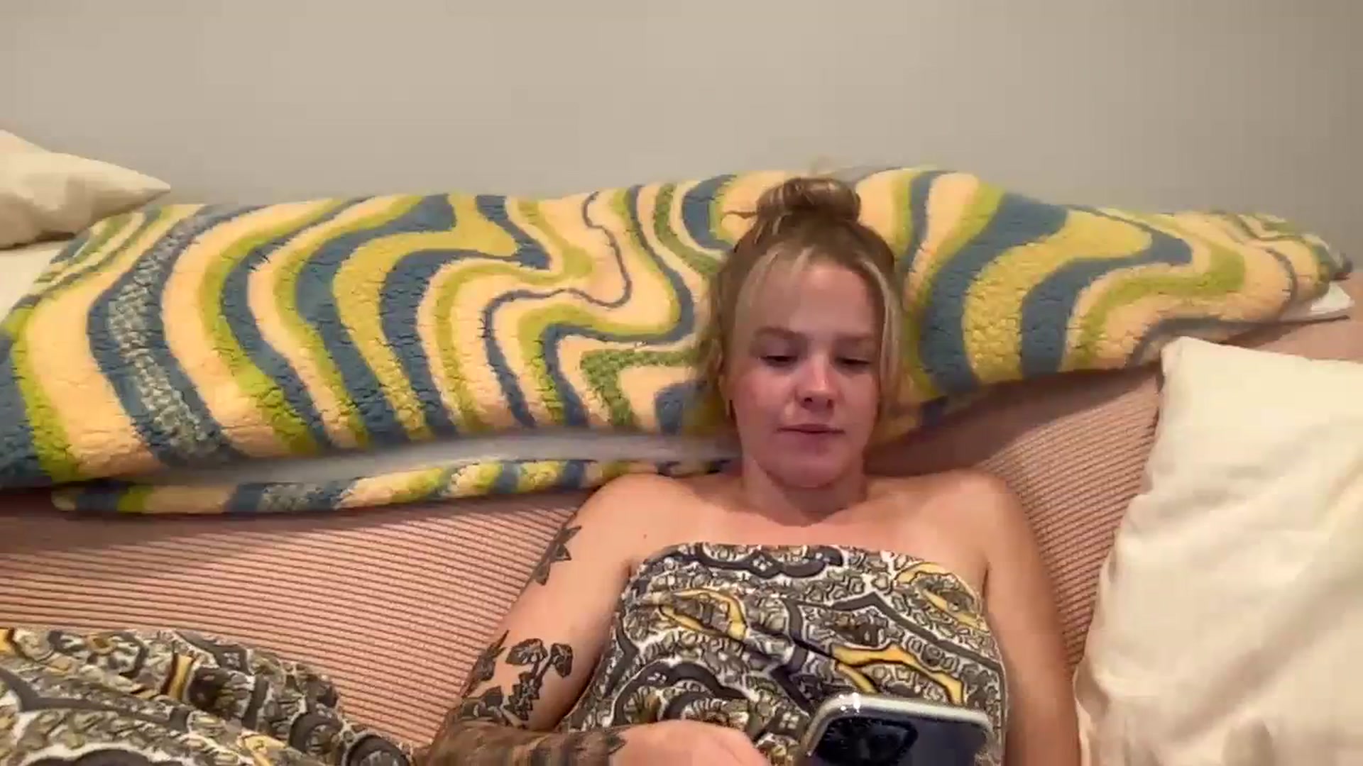 Gallery image thumbnail from KittyKat29's myfreecams stream on, 08/22/2023, 23:59 image 12 of 20