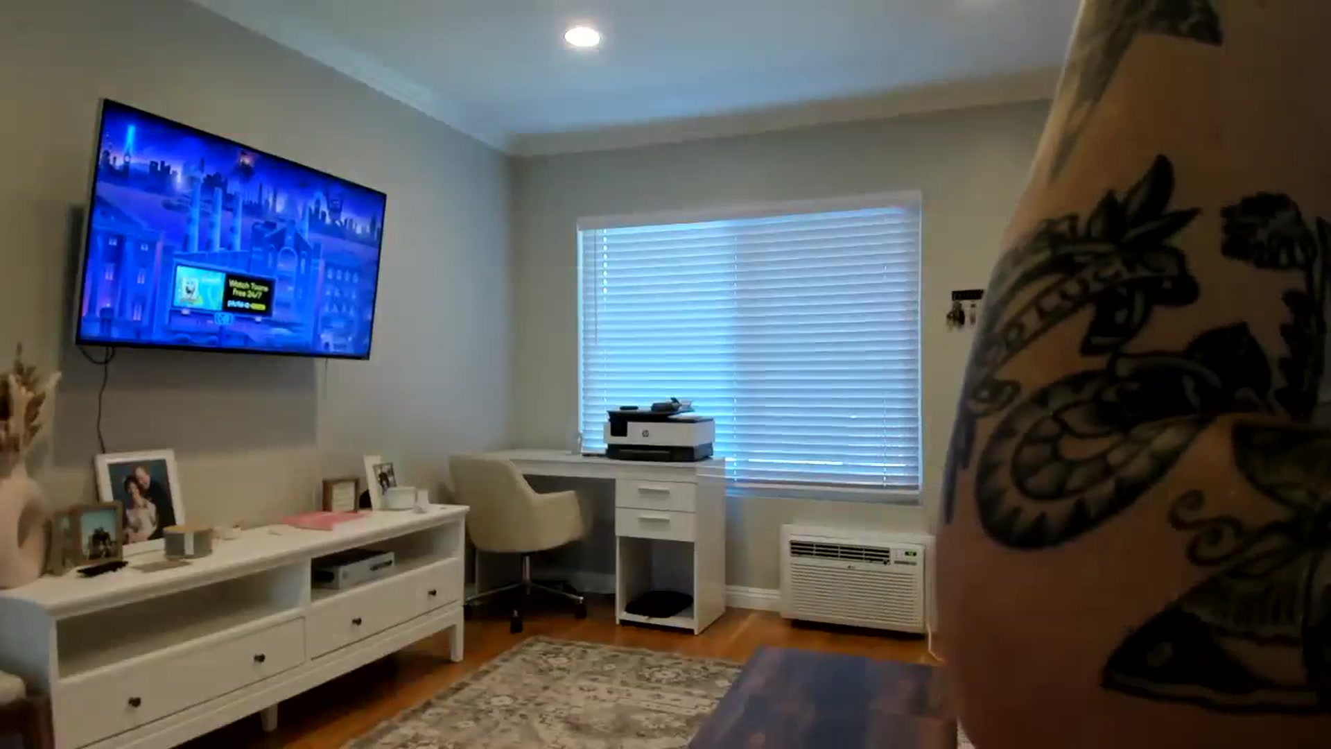 Gallery image thumbnail from KittyKat29's myfreecams stream on, 08/23/2023, 19:32 image 12 of 20