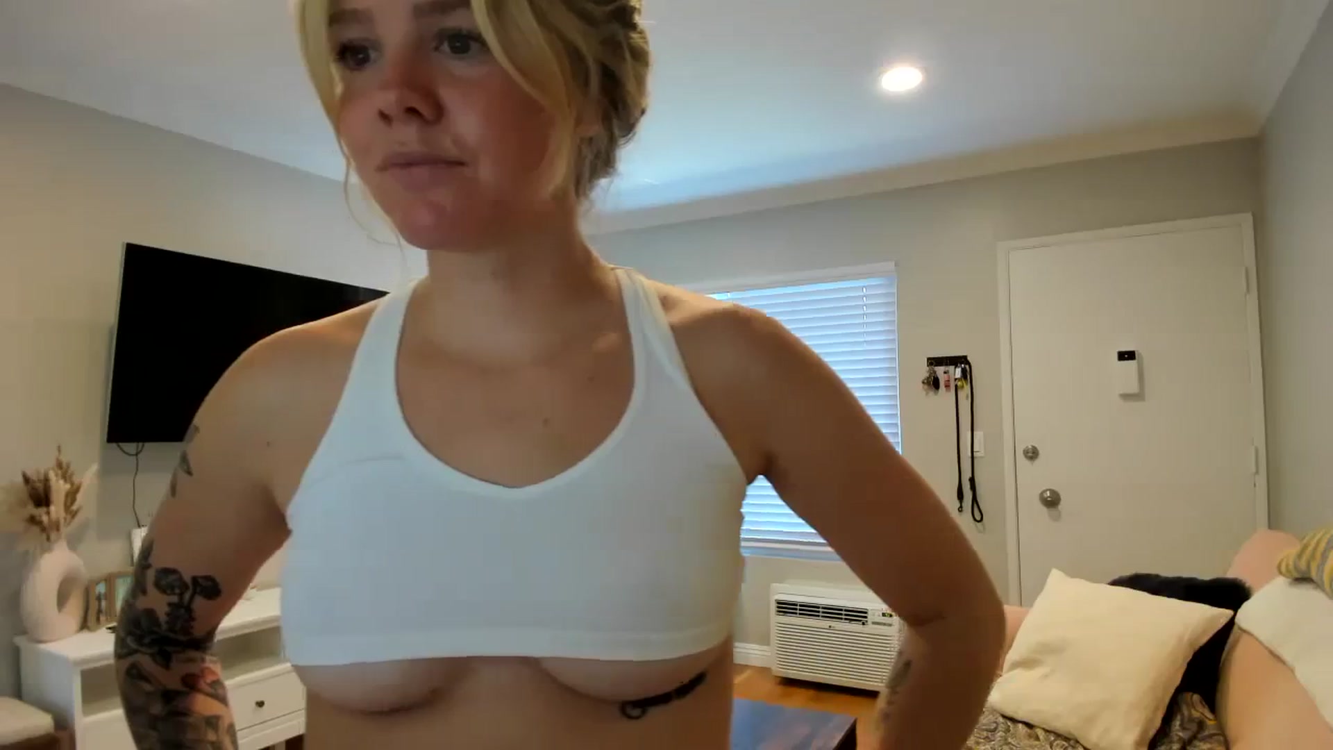 Gallery image thumbnail from KittyKat29's myfreecams stream on, 08/23/2023, 19:32 image 20 of 20