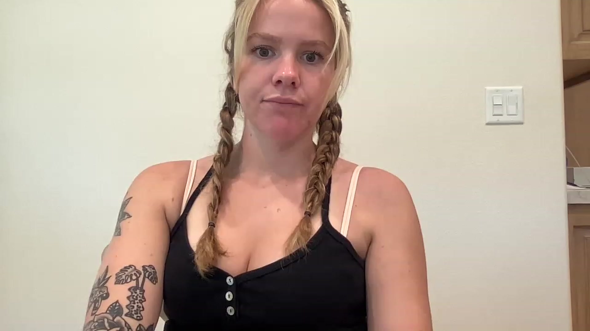 Gallery image thumbnail from KittyKat29's myfreecams stream on, 08/29/2023, 18:46 image 6 of 20