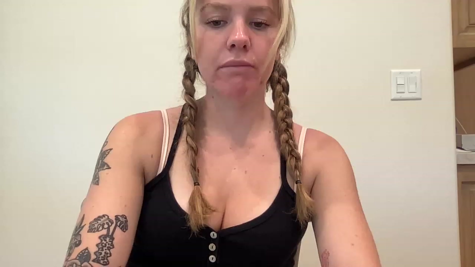 Gallery image thumbnail from KittyKat29's myfreecams stream on, 08/29/2023, 18:46 image 1 of 20
