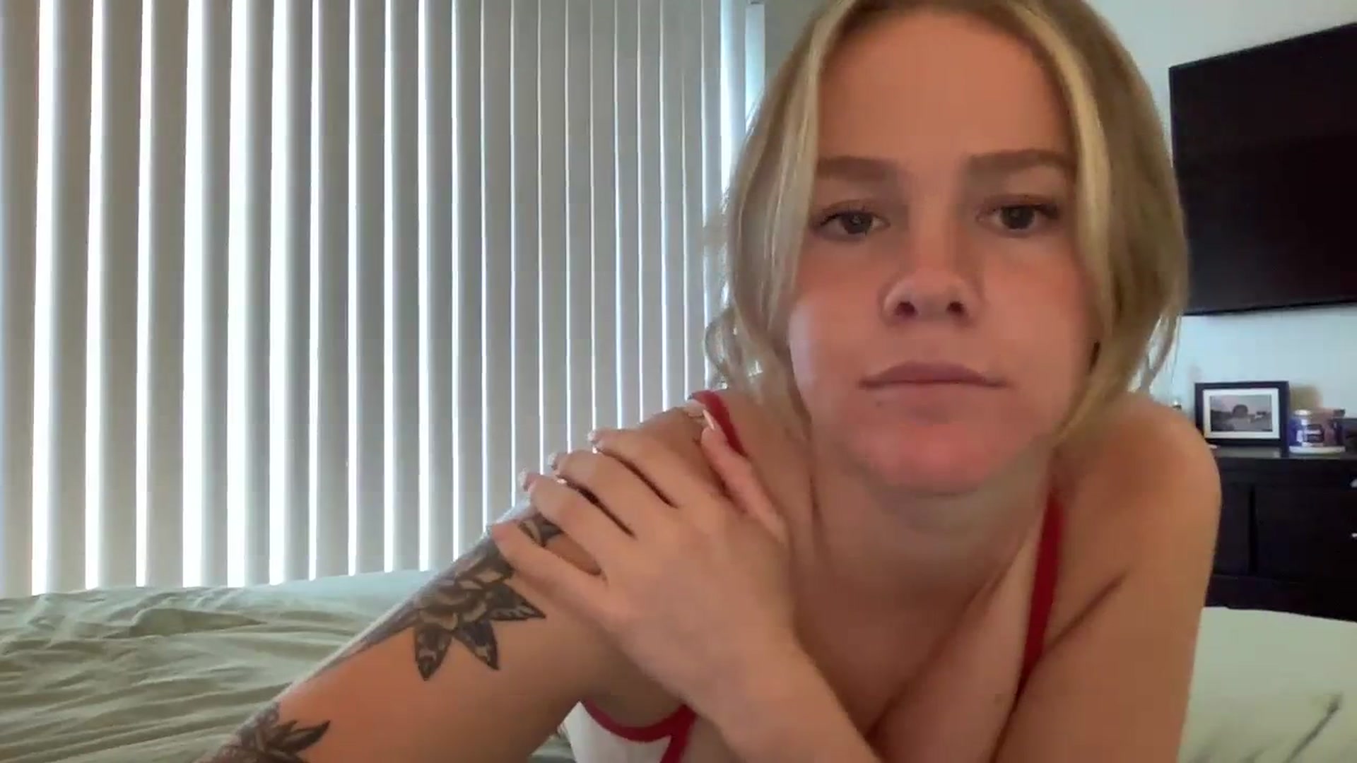 Gallery image thumbnail from KittyKat29's myfreecams stream on, 09/02/2023, 19:25 image 17 of 20