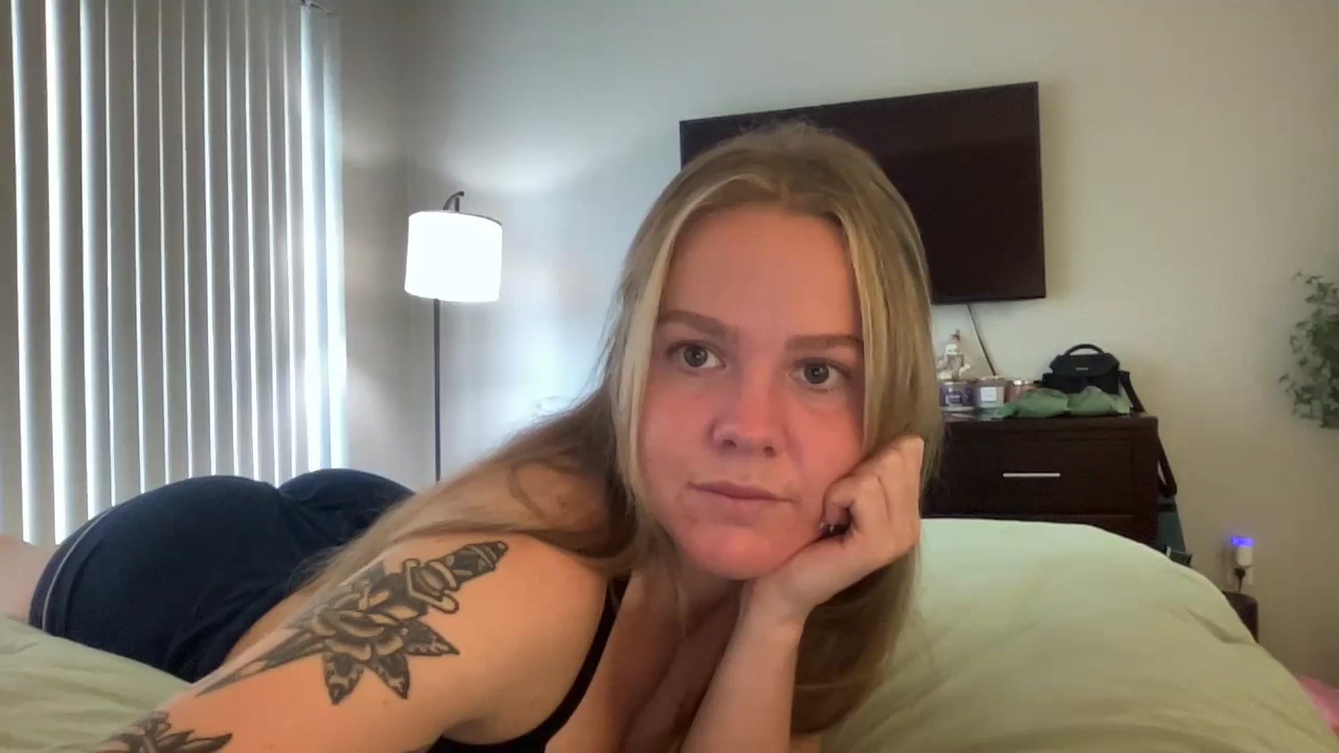 Gallery image thumbnail from KittyKat29's myfreecams stream on, 09/16/2023, 18:37 image 11 of 20