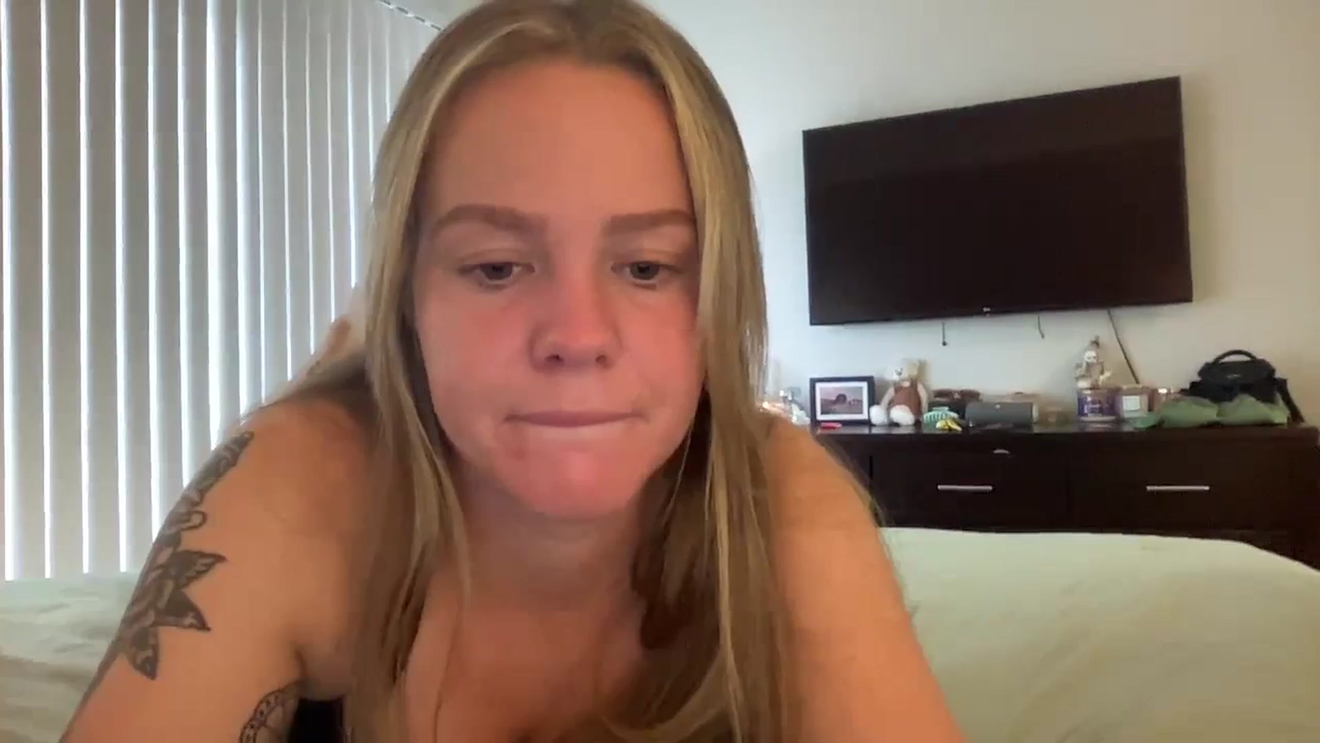 Gallery image thumbnail from KittyKat29's myfreecams stream on, 09/16/2023, 18:37 image 14 of 20