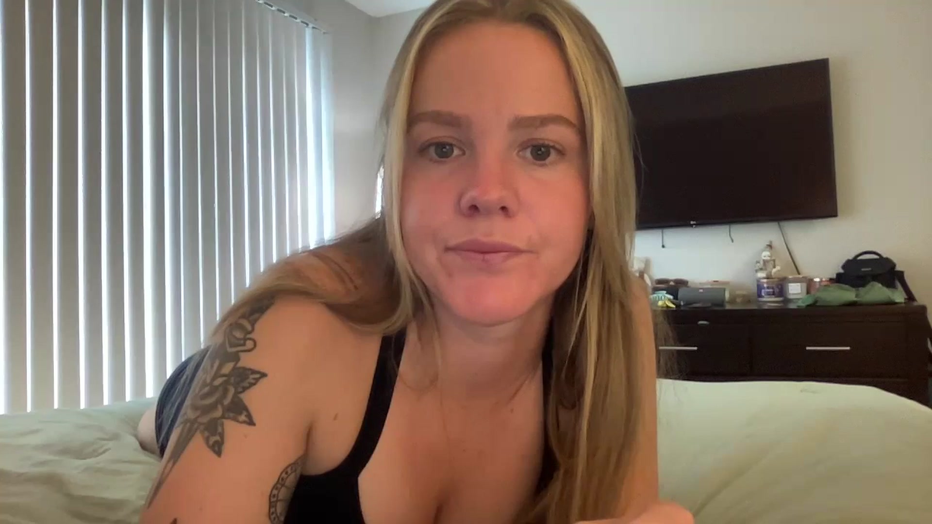 Gallery image thumbnail from KittyKat29's myfreecams stream on, 09/16/2023, 18:37 image 13 of 20