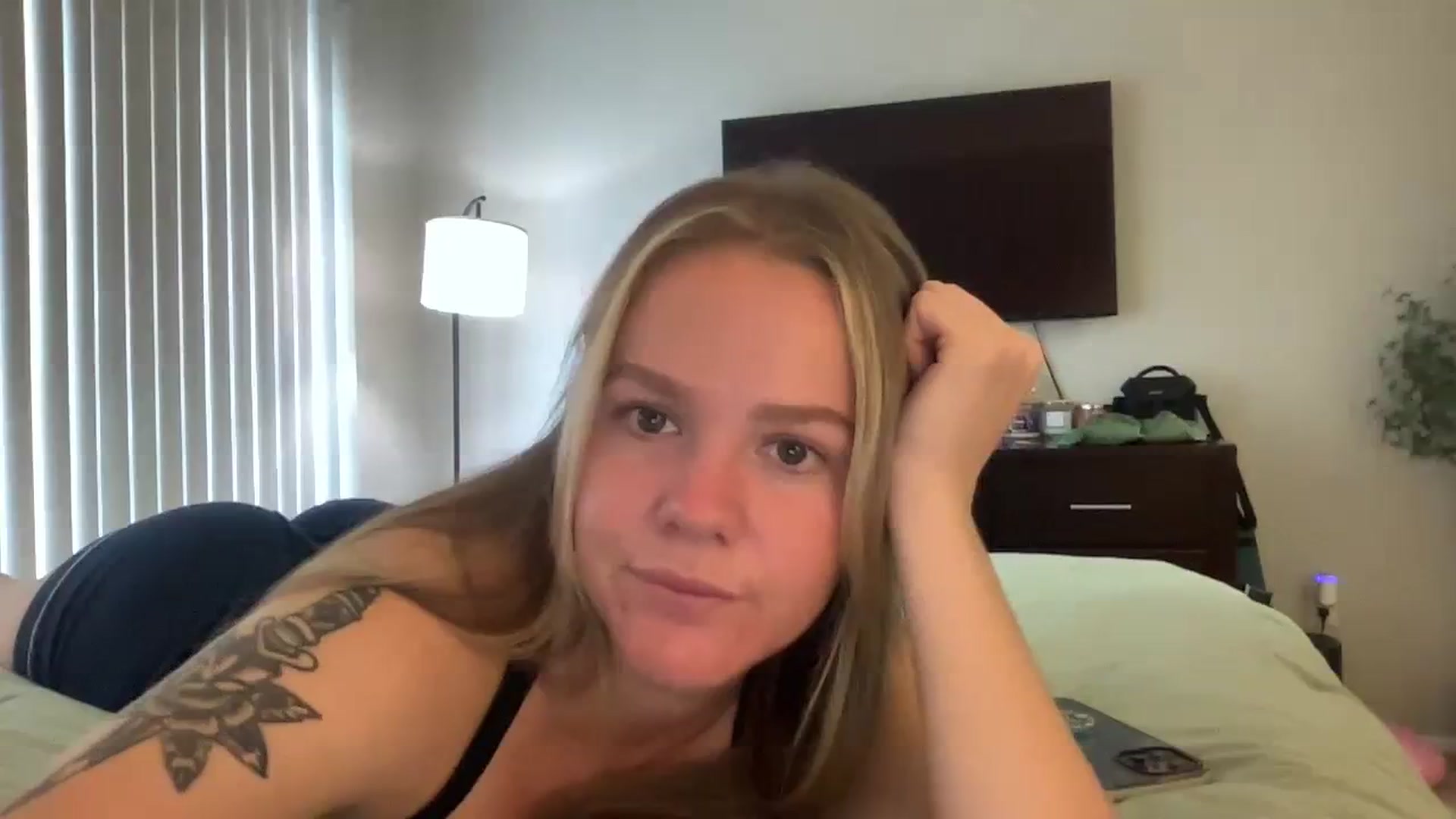 Gallery image thumbnail from KittyKat29's myfreecams stream on, 09/16/2023, 18:37 image 10 of 20