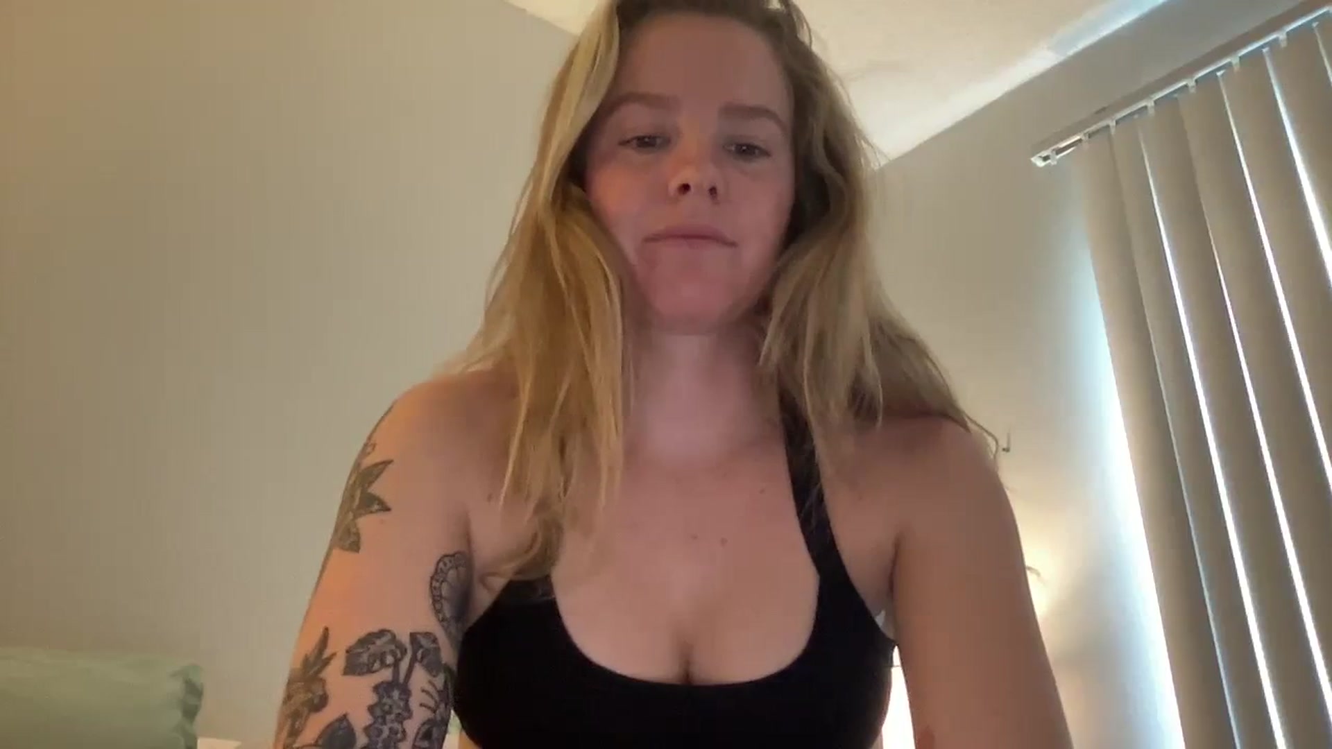 Gallery image thumbnail from KittyKat29's myfreecams stream on, 09/17/2023, 23:37 image 8 of 20