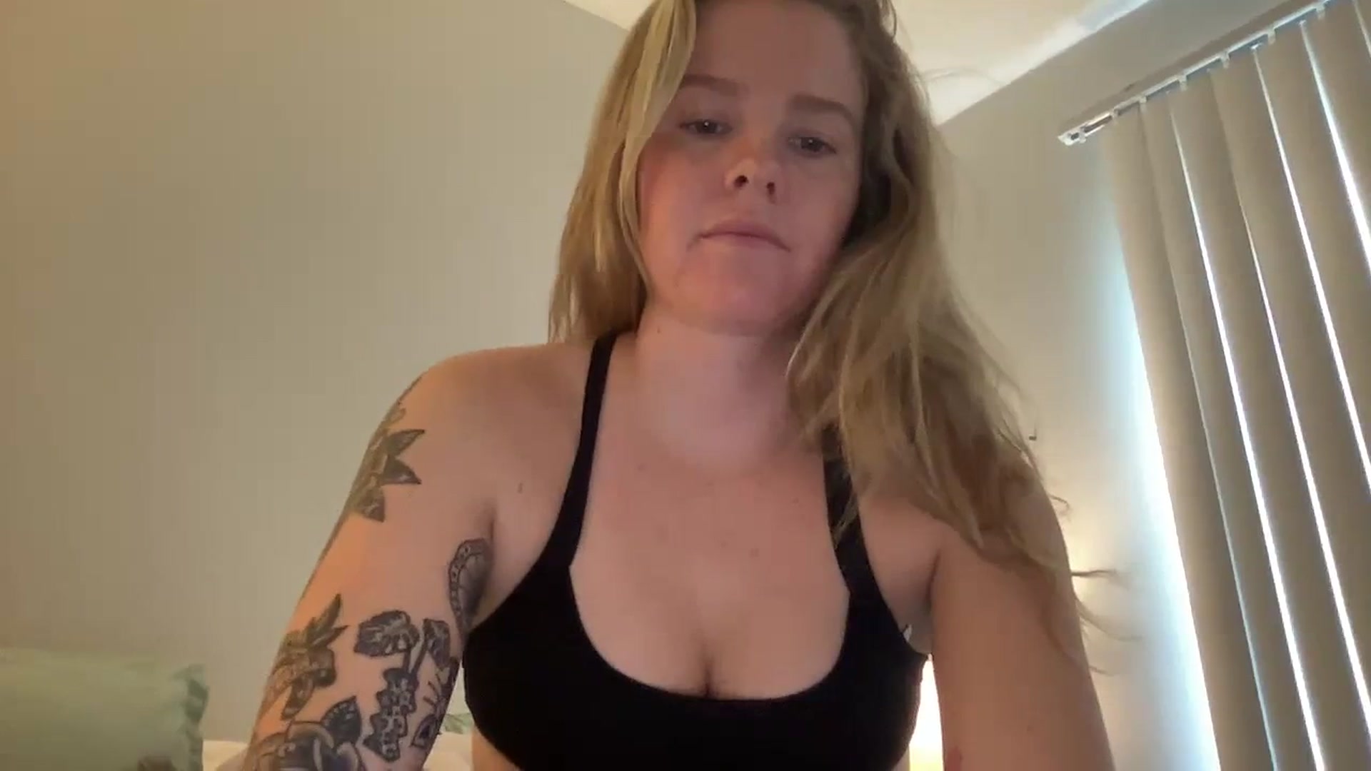 Gallery image thumbnail from KittyKat29's myfreecams stream on, 09/17/2023, 23:37 image 11 of 20