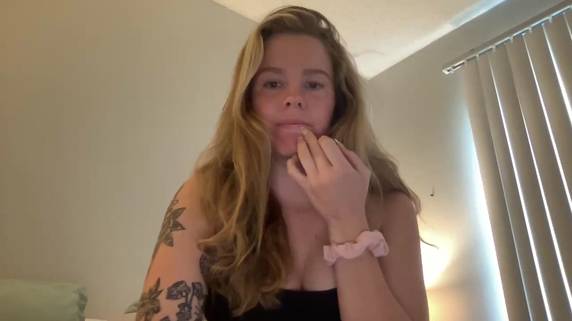 Gallery image thumbnail from KittyKat29's myfreecams stream on, 09/17/2023, 23:37 image 9 of 20