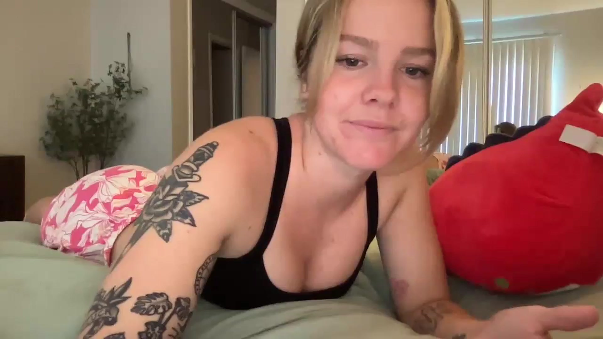 Gallery image thumbnail from KittyKat29's myfreecams stream on, 09/20/2023, 22:36 image 11 of 20