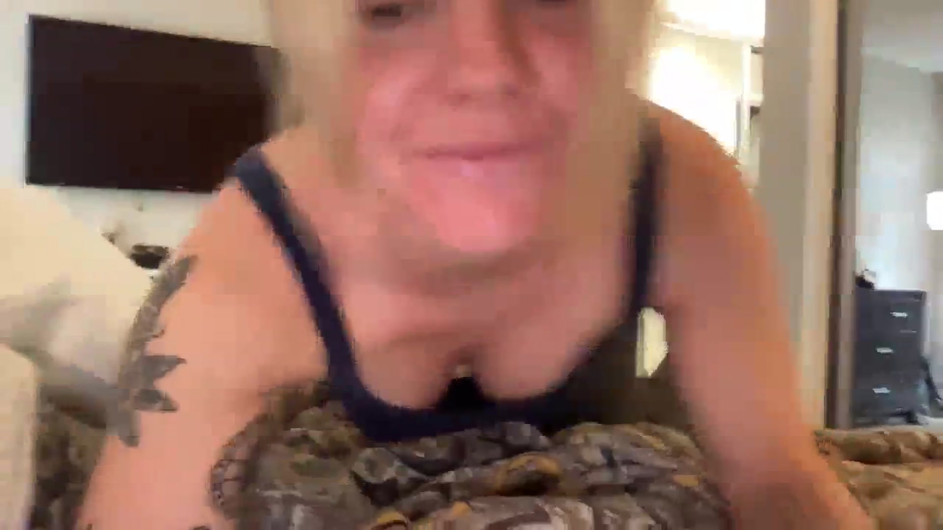 Gallery image thumbnail from KittyKat29's myfreecams stream on, 09/22/2023, 20:57 image 12 of 20