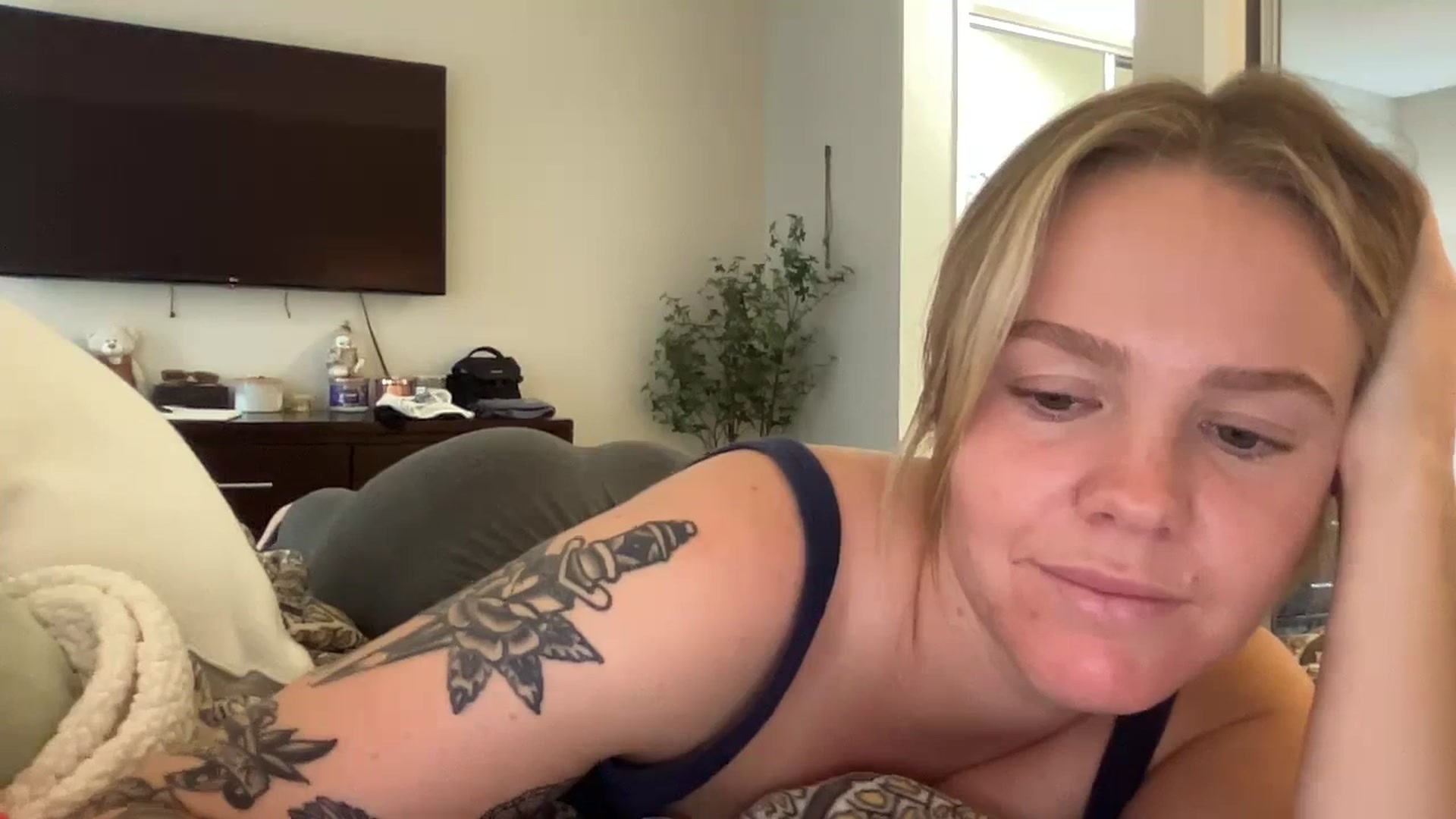 Gallery image thumbnail from KittyKat29's myfreecams stream on, 09/22/2023, 20:57 image 13 of 20