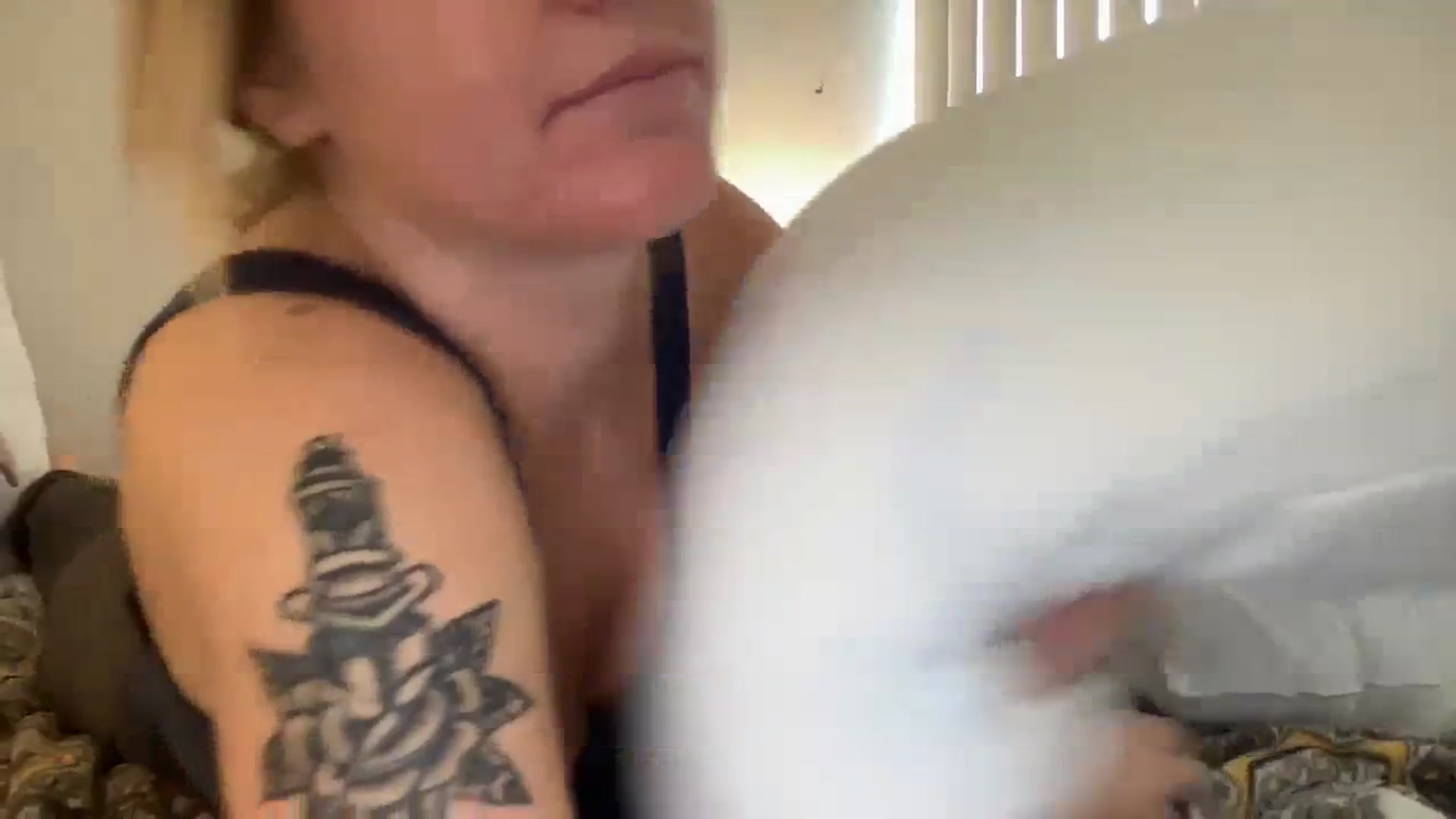 Gallery image thumbnail from KittyKat29's myfreecams stream on, 09/22/2023, 20:57 image 7 of 20