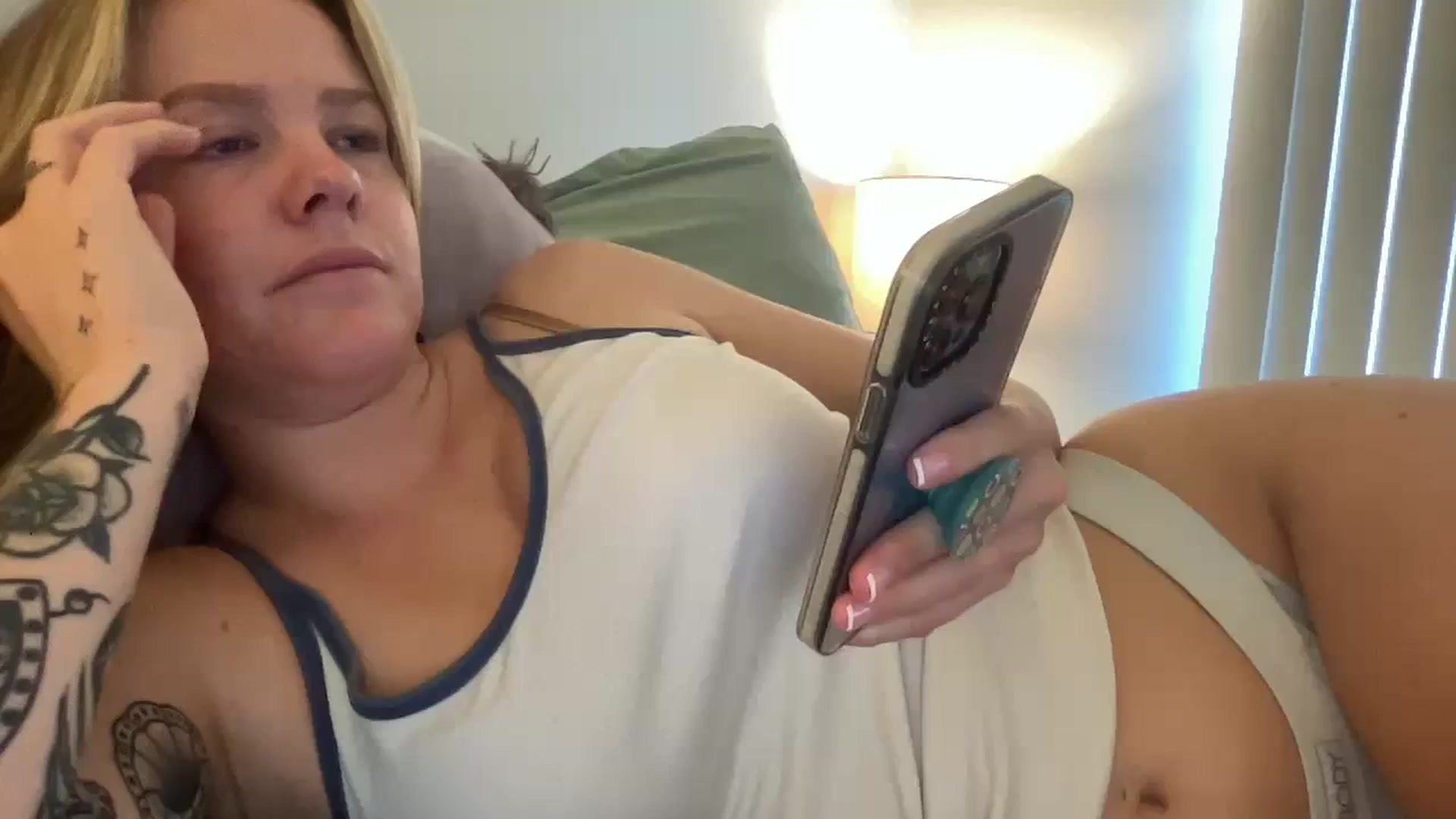 Gallery image thumbnail from KittyKat29's myfreecams stream on, 09/24/2023, 24:20 image 17 of 20